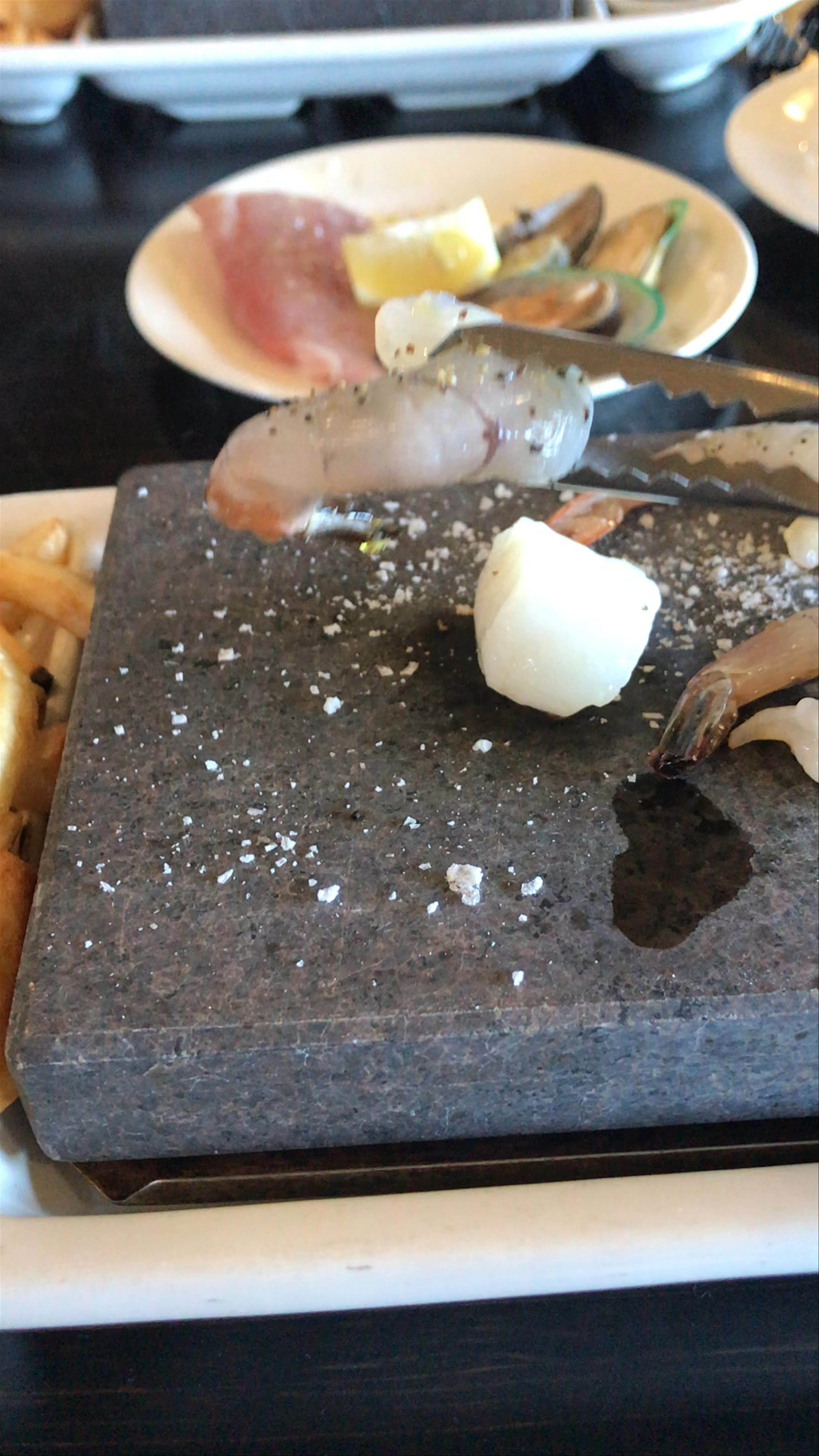 Castaways Resort Karioitahi Beach: Fresh Seafood Hot Stone Grill Experience