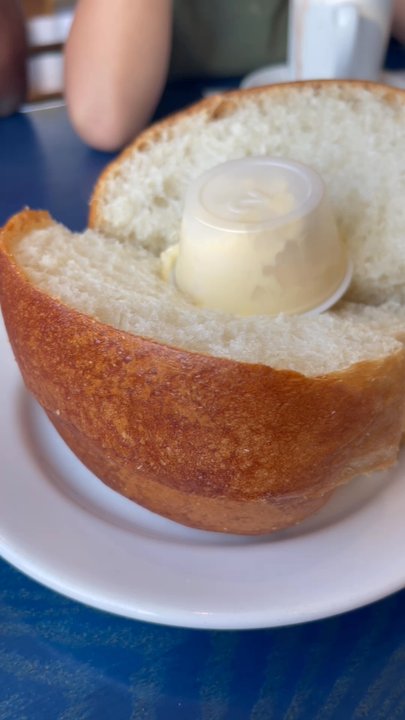 Mo's Seafood & Chowder - Fresh House Bread - American Near Me - Astoria, Oregon