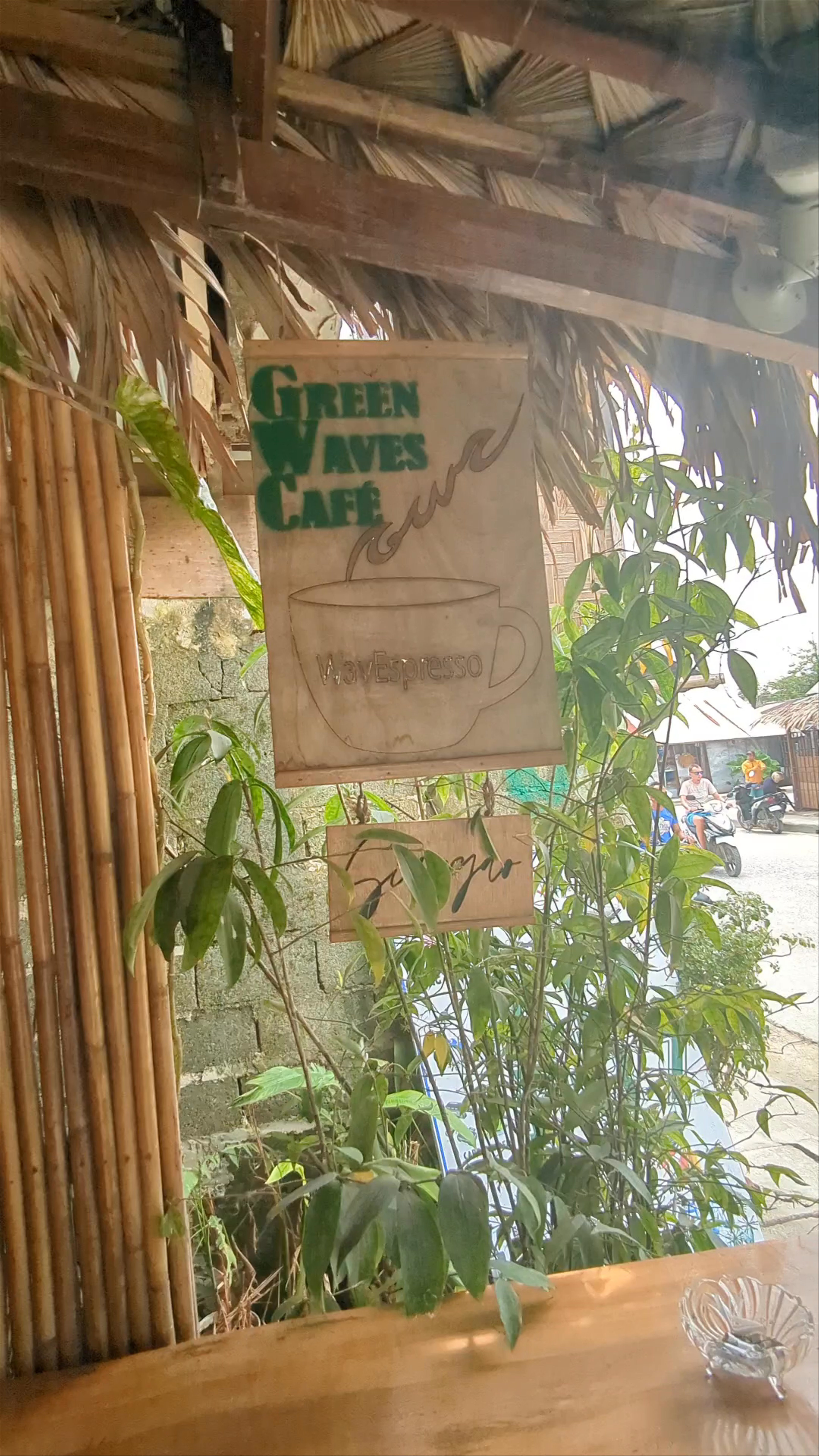 Green Waves Café