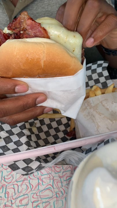 Beeps Fast Food - Fast Food Near Me - Van Nuys, California