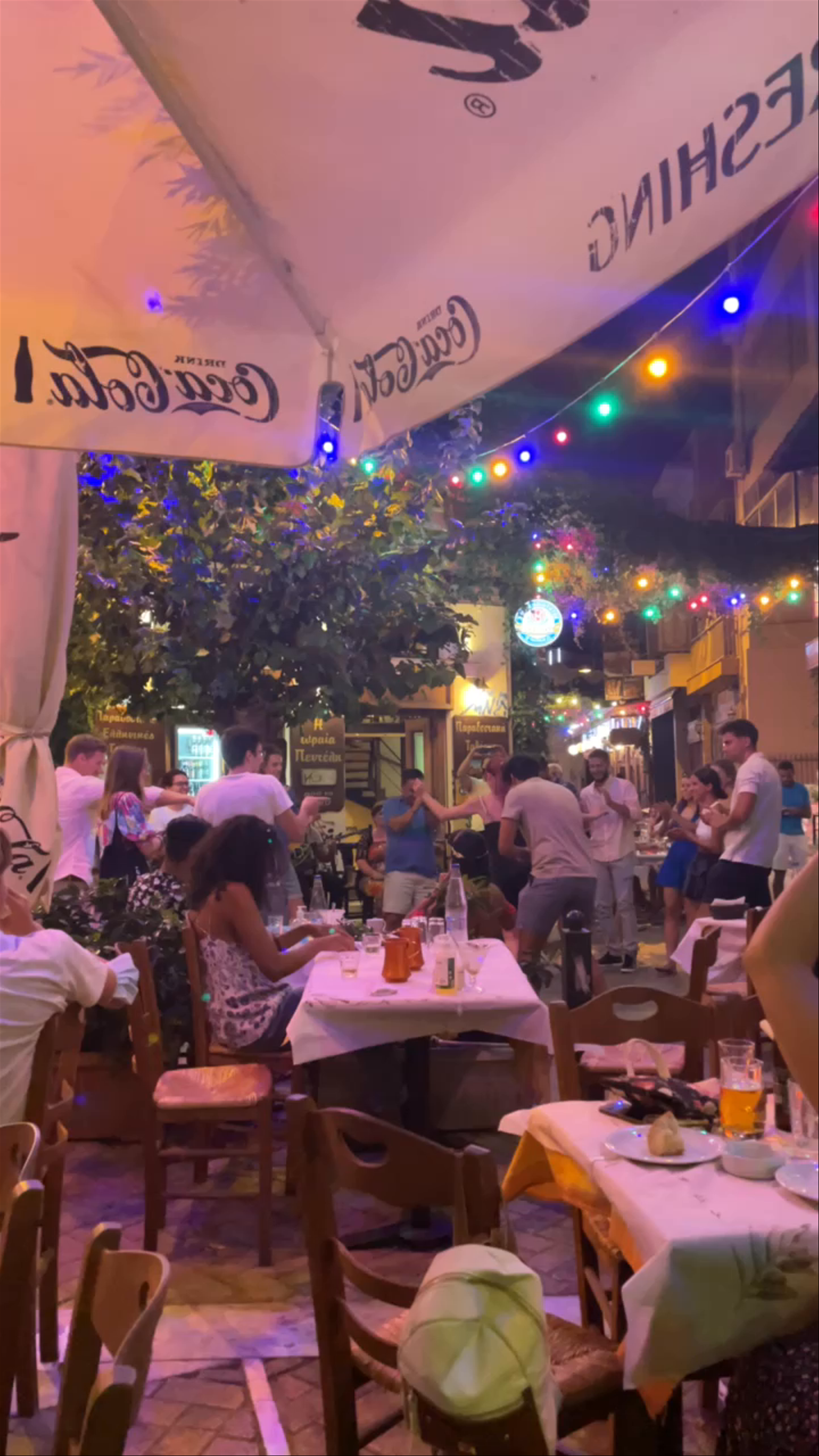 Zoubourlou Taverna Nightlife: Authentic Athenian Celebration in Eschilou