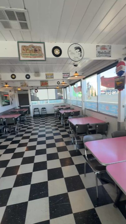 Bob's Good Burger - Amazing atmosphere can wait to bring the family here - Burgers Near Me - Clovis, California