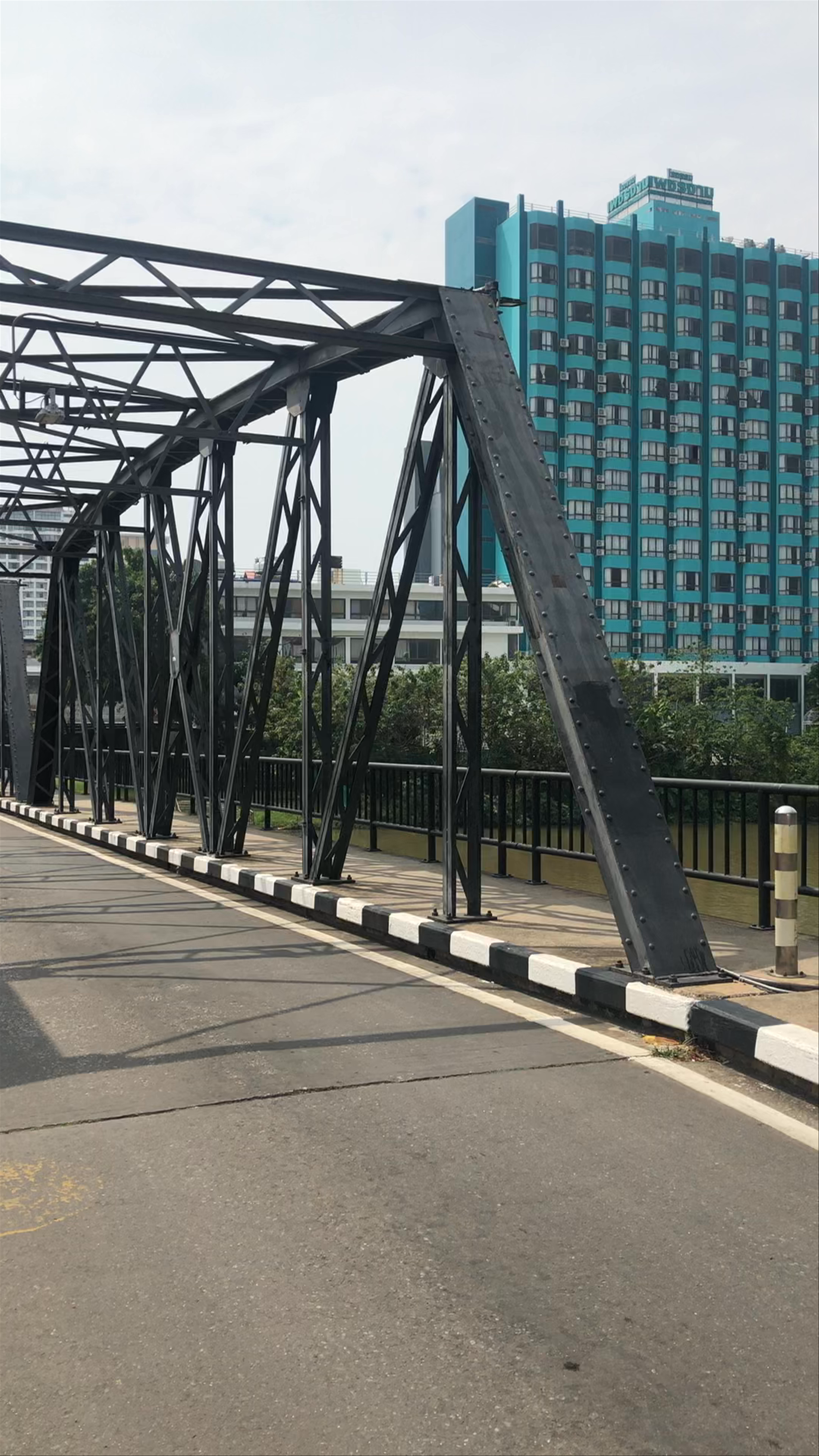 Khua Lek (Iron Bridge)
