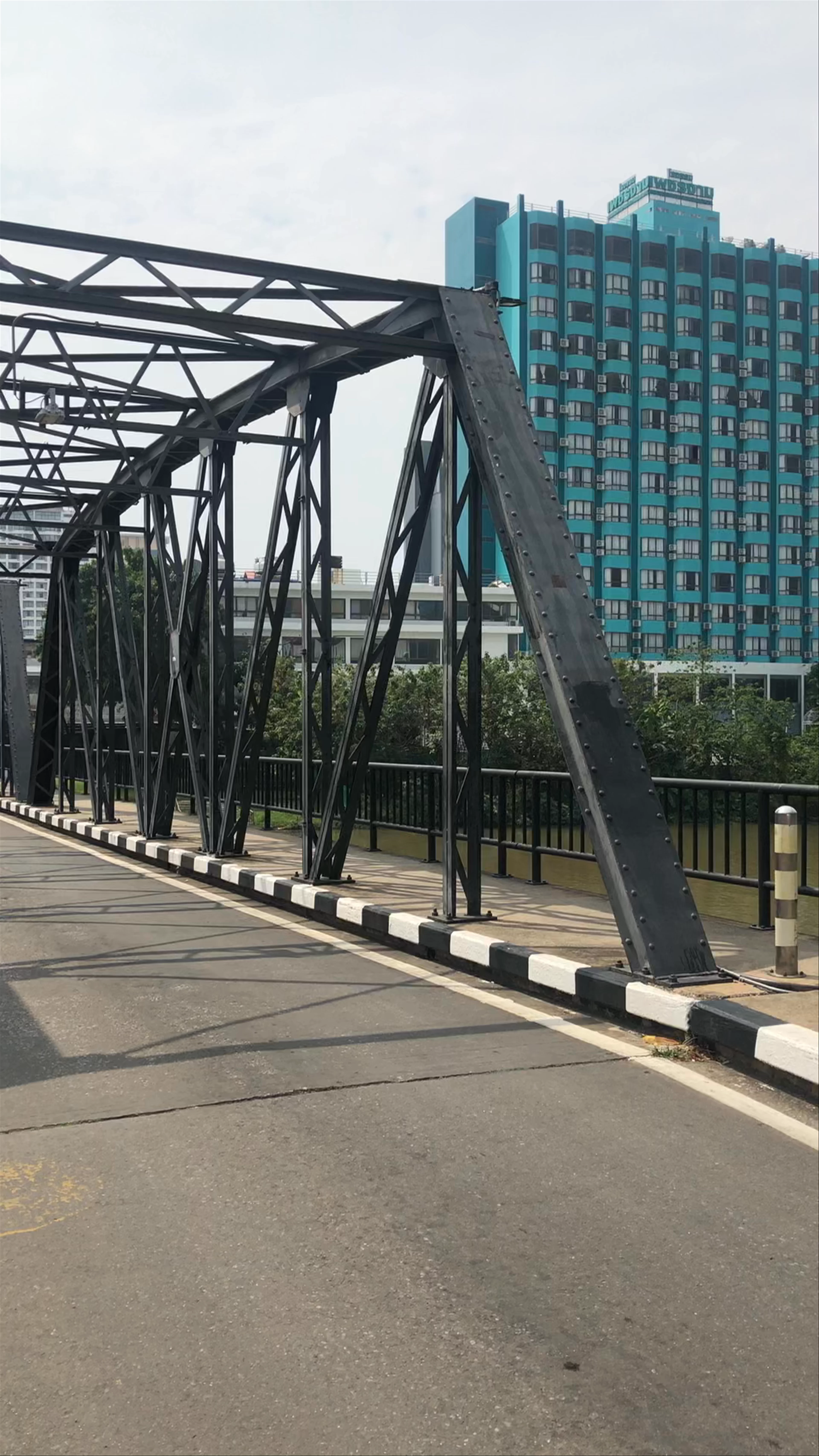 Khua Lek (Iron Bridge)