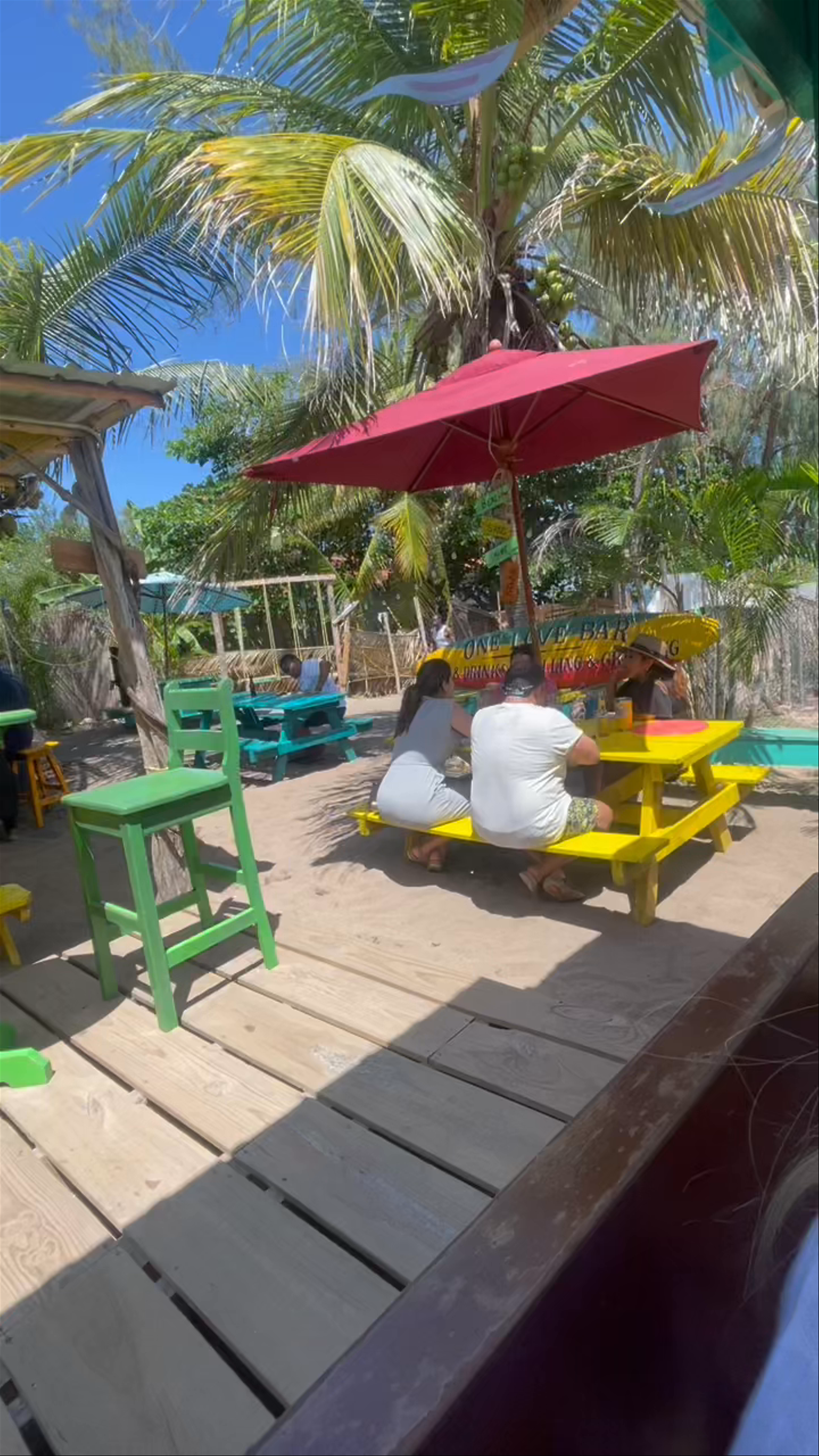 Ella's Restaurant/cool spot