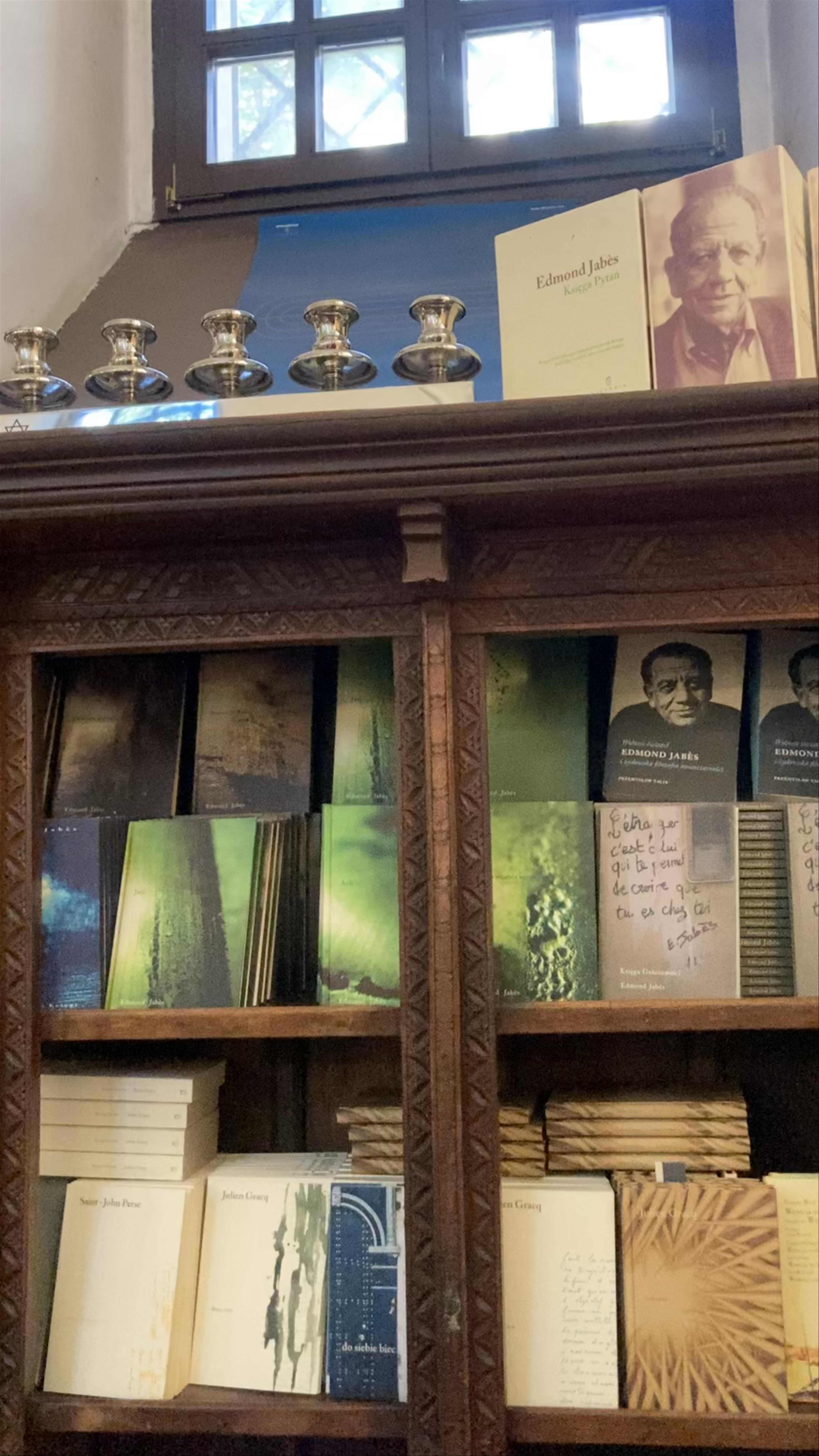 Księgarnia Austeria: A Literary Sanctuary in Kraków's Historic Synagogue Poppera