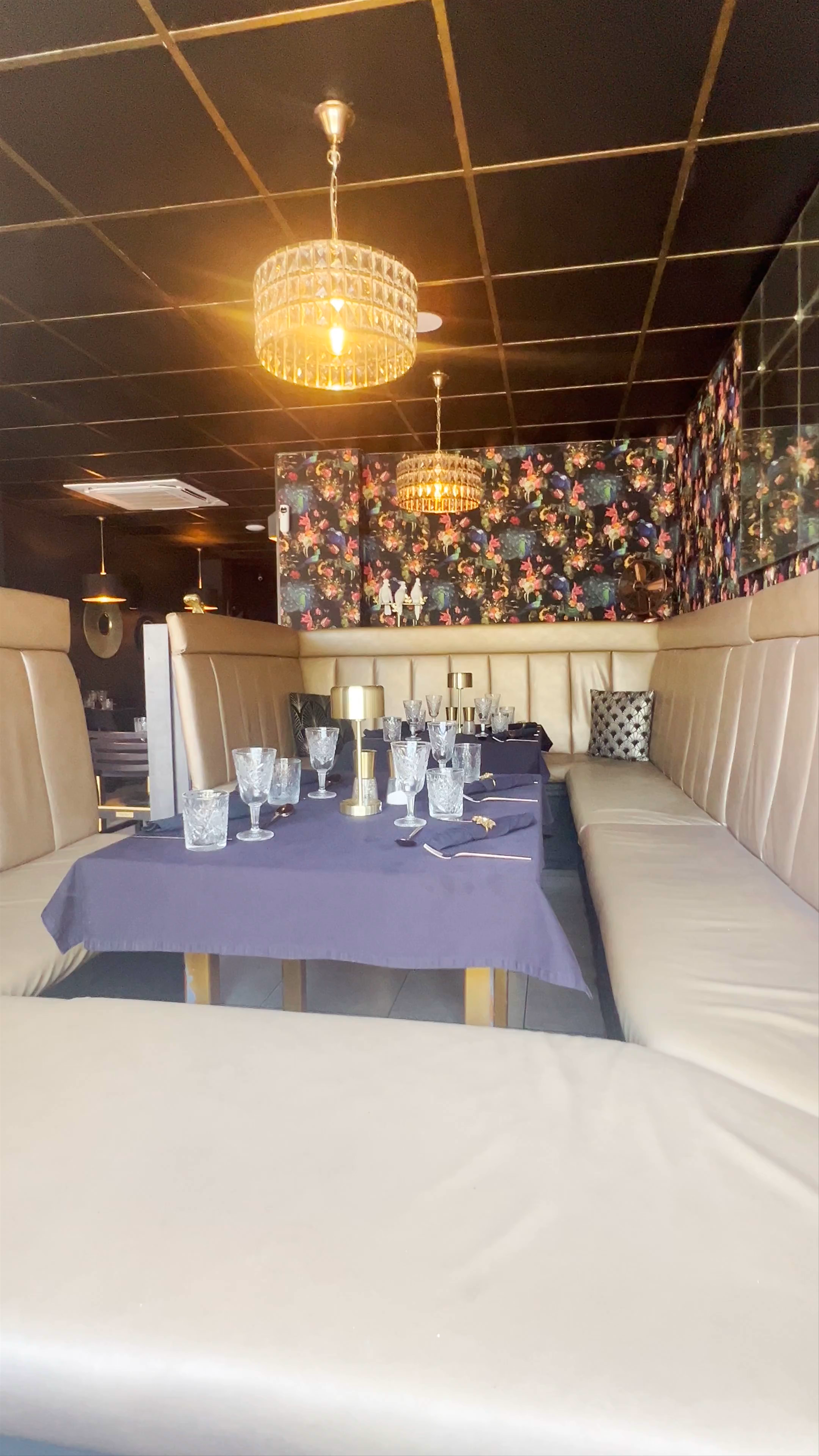 Elegant Dining Ambiance at The Dining Room by Refuel, Benidorm