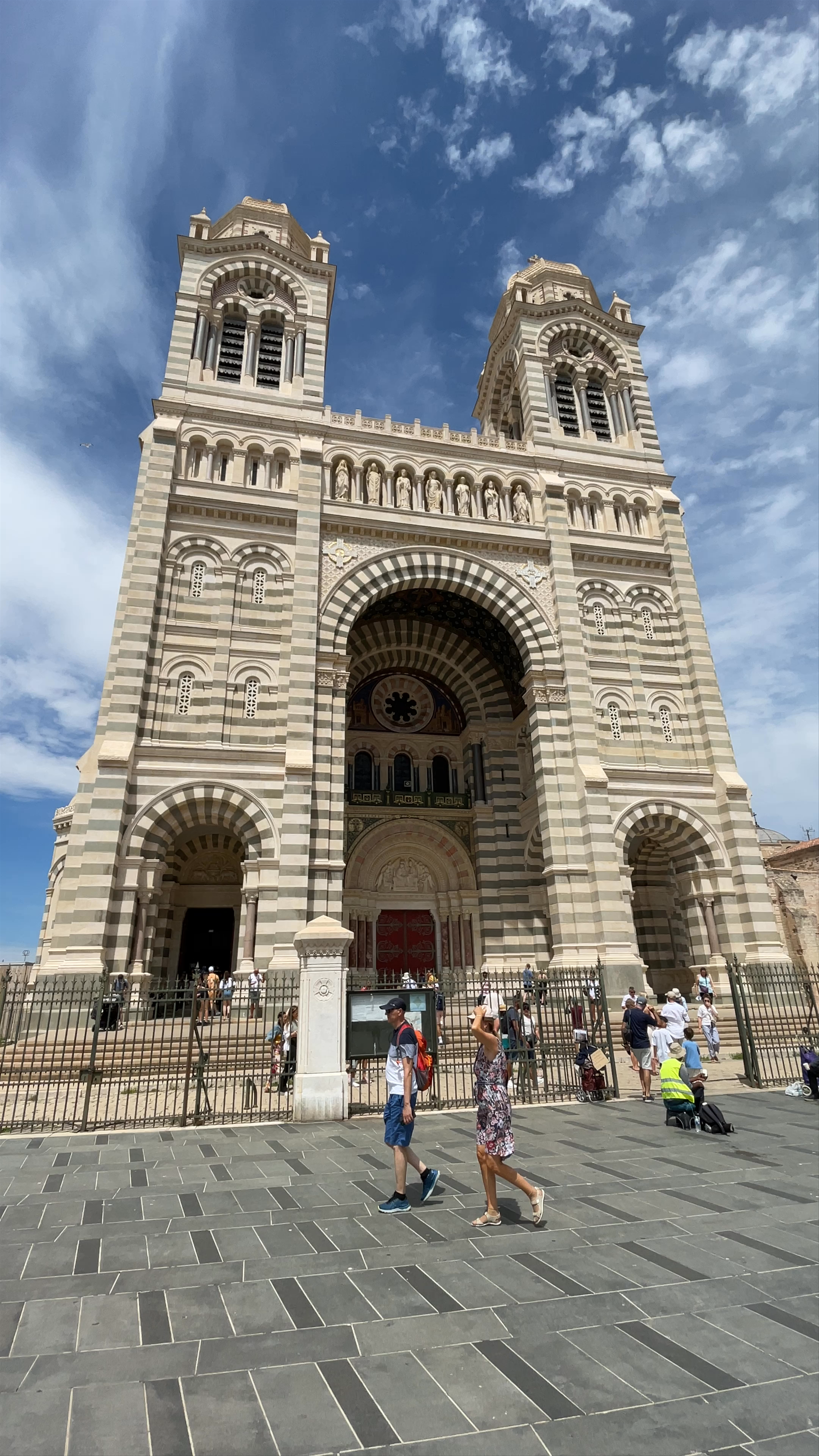 Cathédrale de la Major: Stunning Neo-Byzantine Masterpiece in Marseille