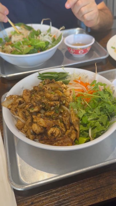 An Vi - Lemongrass chicken vermicelli bowl. So good! Their fish sauce here is amazing; very balanced. - Vietnamese Near Me - Casselberry, Florida