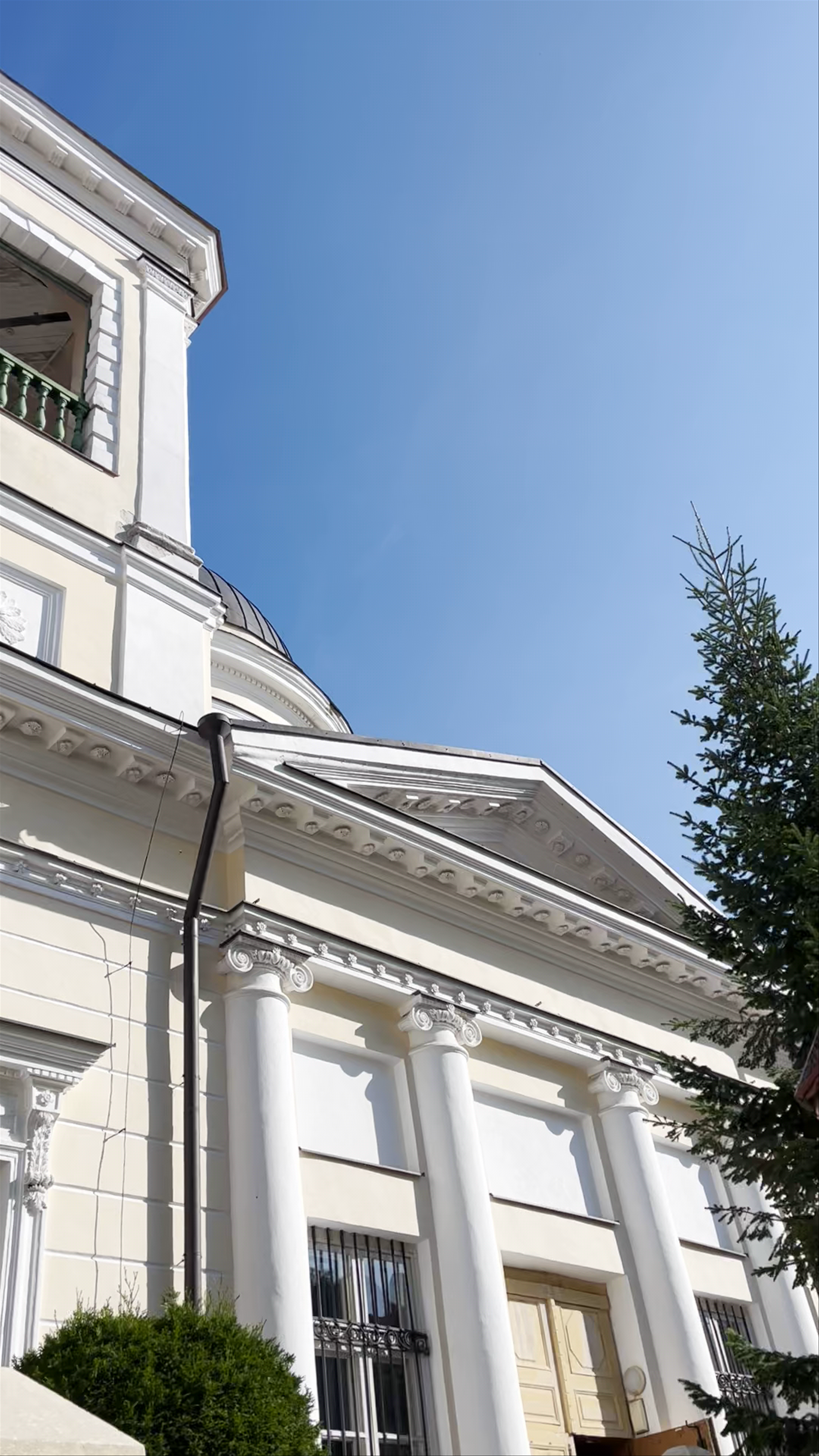 Saint Nicholas' Orthodox Church: Historic Serenity in Tallinn