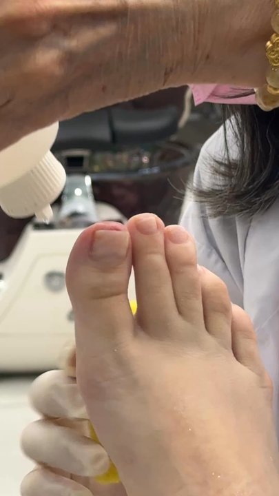 Paradise Nails - The cute inside of my toenail up top I started bleeding and she didn't apologize or anything! - Nail Salons Near Me - La Mesa, California