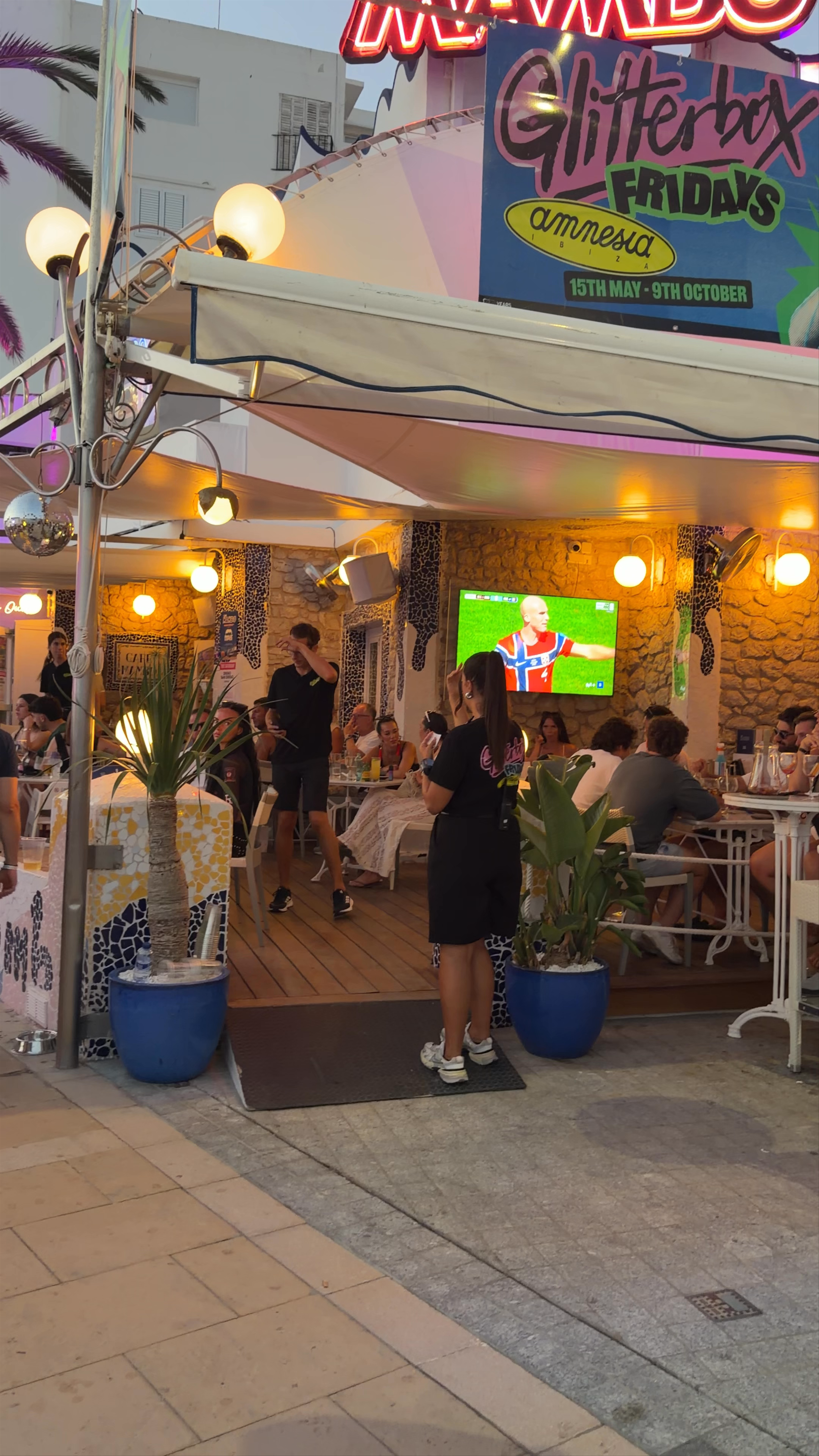 Sunset Vibes at Café Mambo Ibiza: The Ultimate Beachside Party in Sant Antoni de Portmany