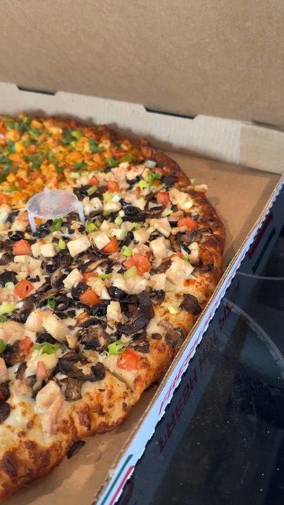 Desi Pizza Bites - Half Butter chicken (7/10) / Half garlic chicken (9.2/10) - Pizza Near Me - Modesto, California
