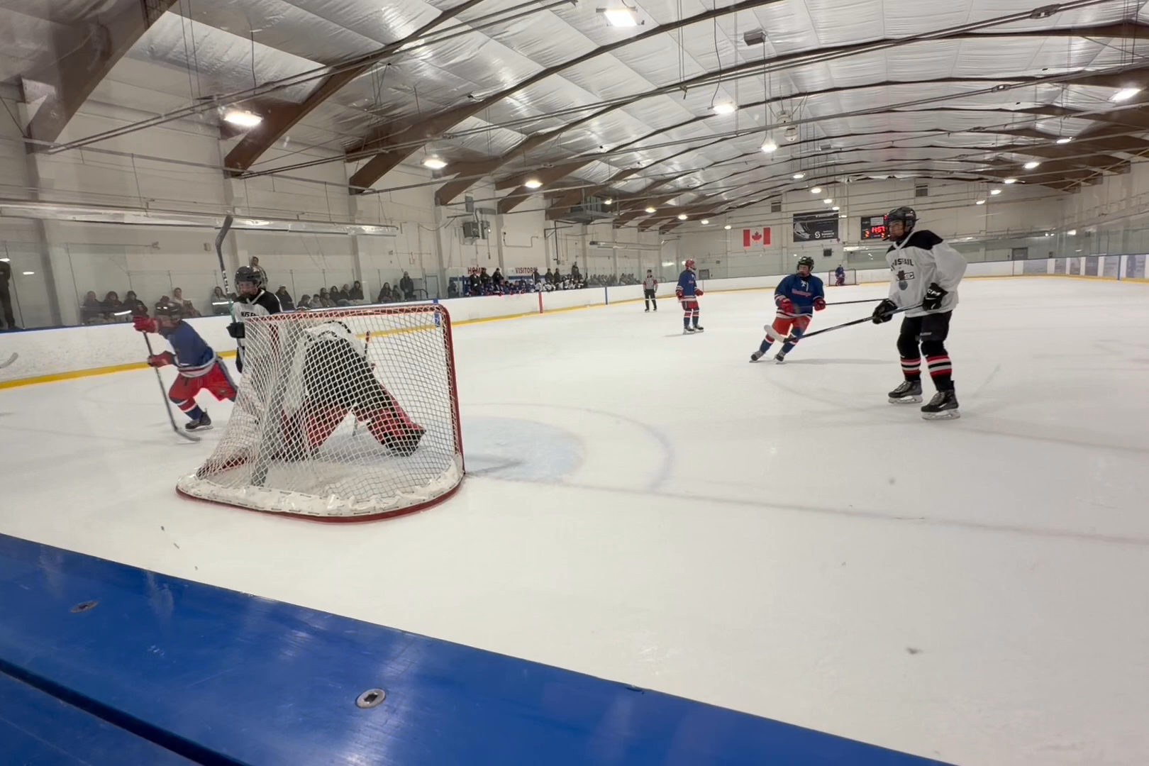Ryan Peeters' Impressive Puck Protection Leads to Scoring Chance