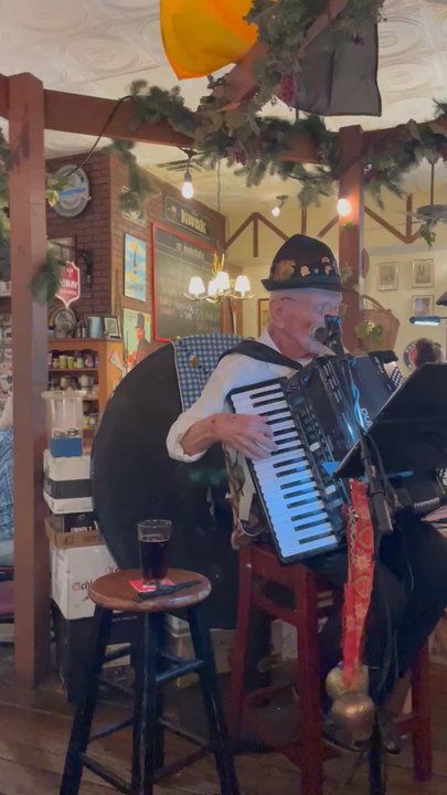 Mr. Dunderbak's - He sings on Saturday night - German Near Me - Tampa, Florida