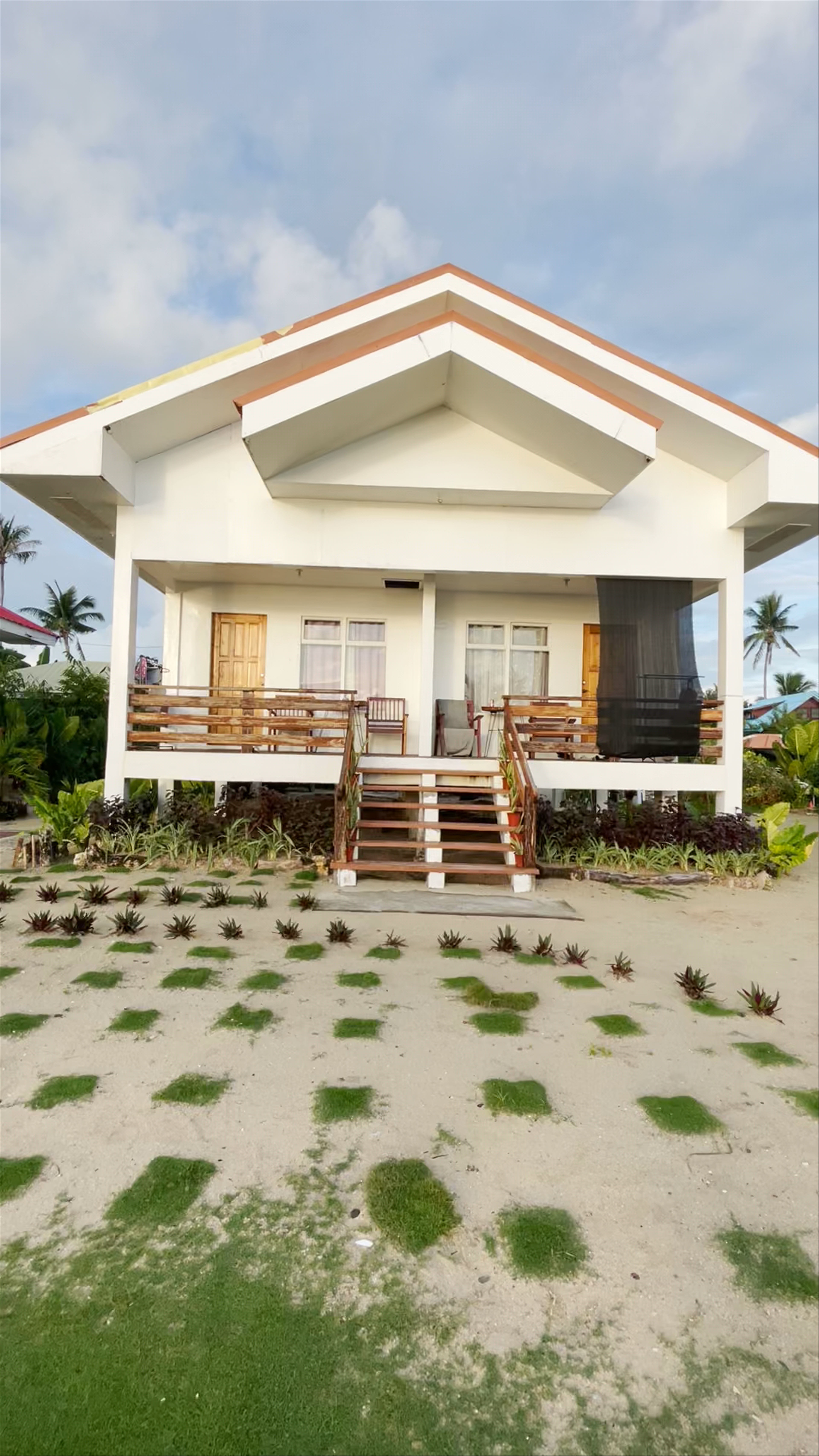 YAMA Apartments - Private Beachfront Retreat in General Luna, Surigao del Norte