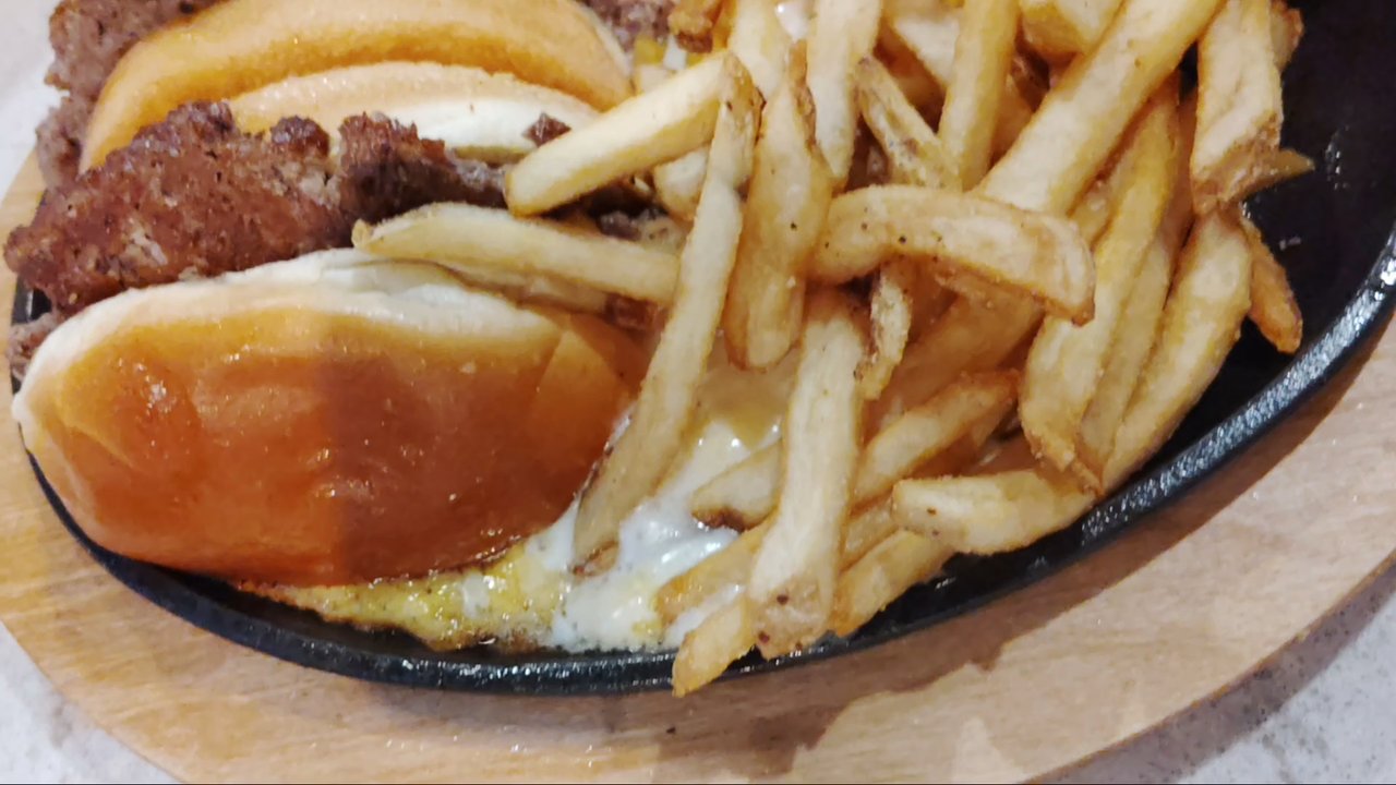 Applebee's Grill + Bar - O M Cheese Burger $11.99 limited time - American Near Me - Hurricane, Utah