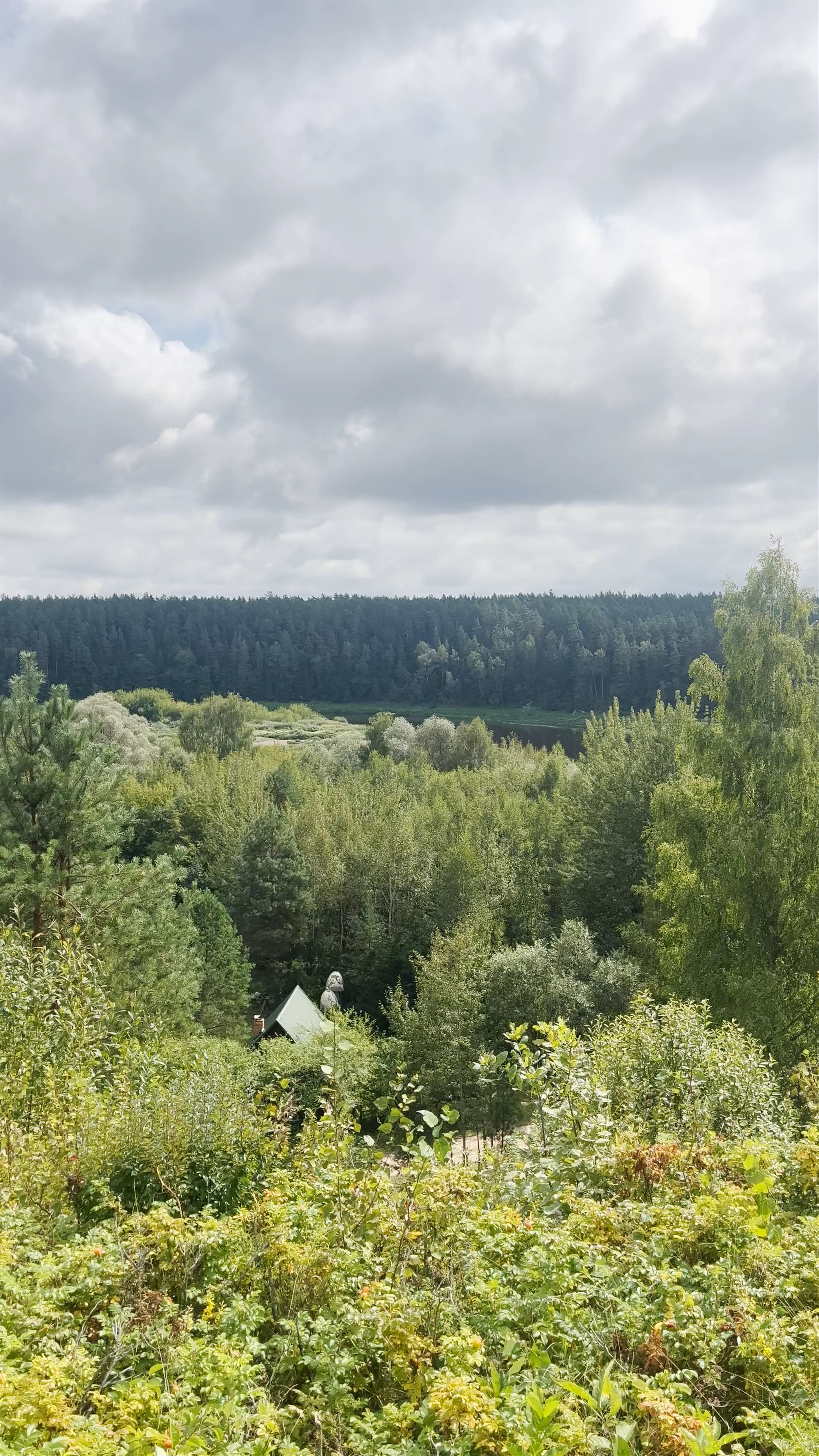 Krāslavas Piļu Kalna Skatu Laukums, Adamovas dabas taka, Augusta iela