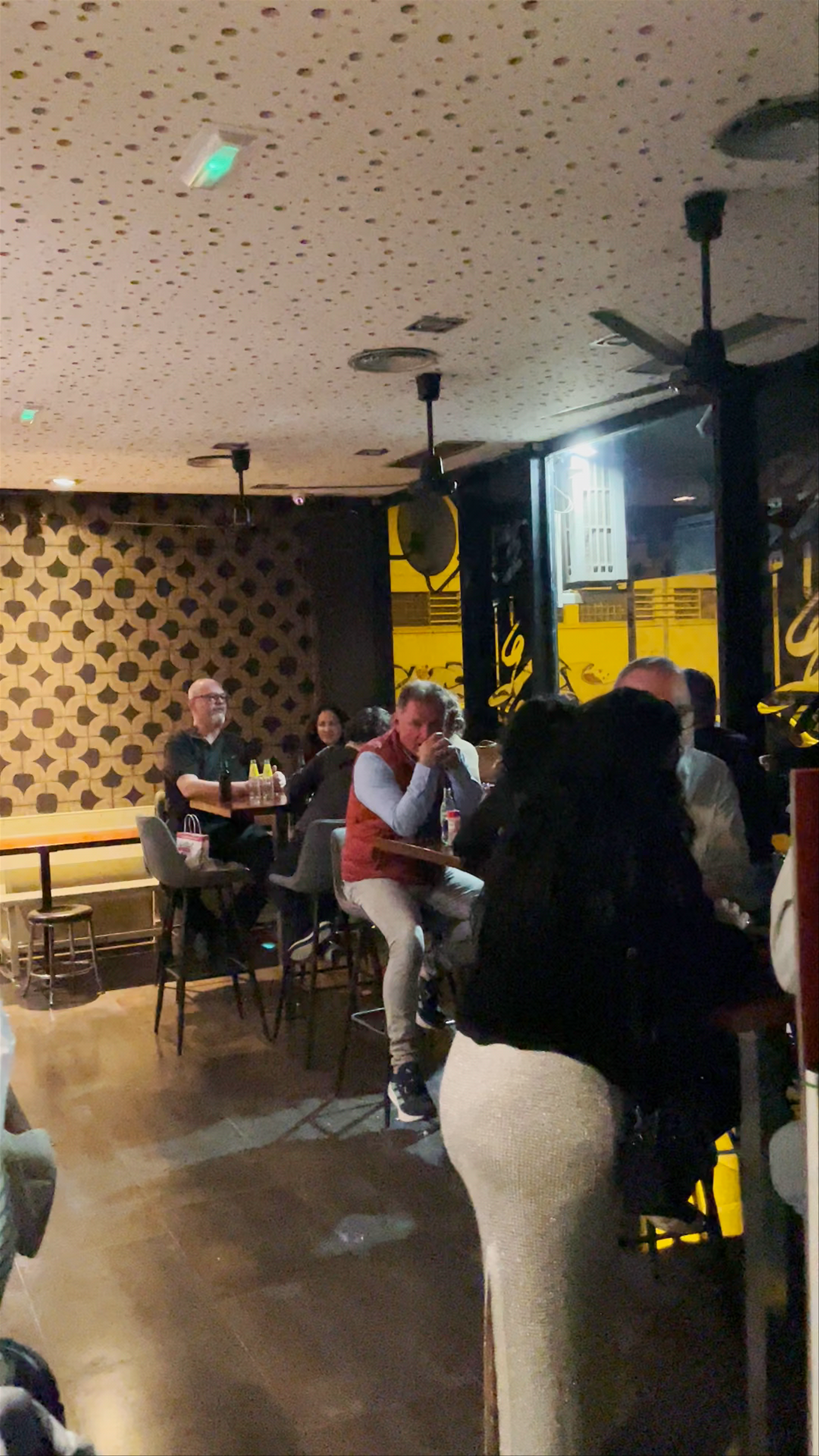 efeM Bar: Cozy Night Vibes in Murcia