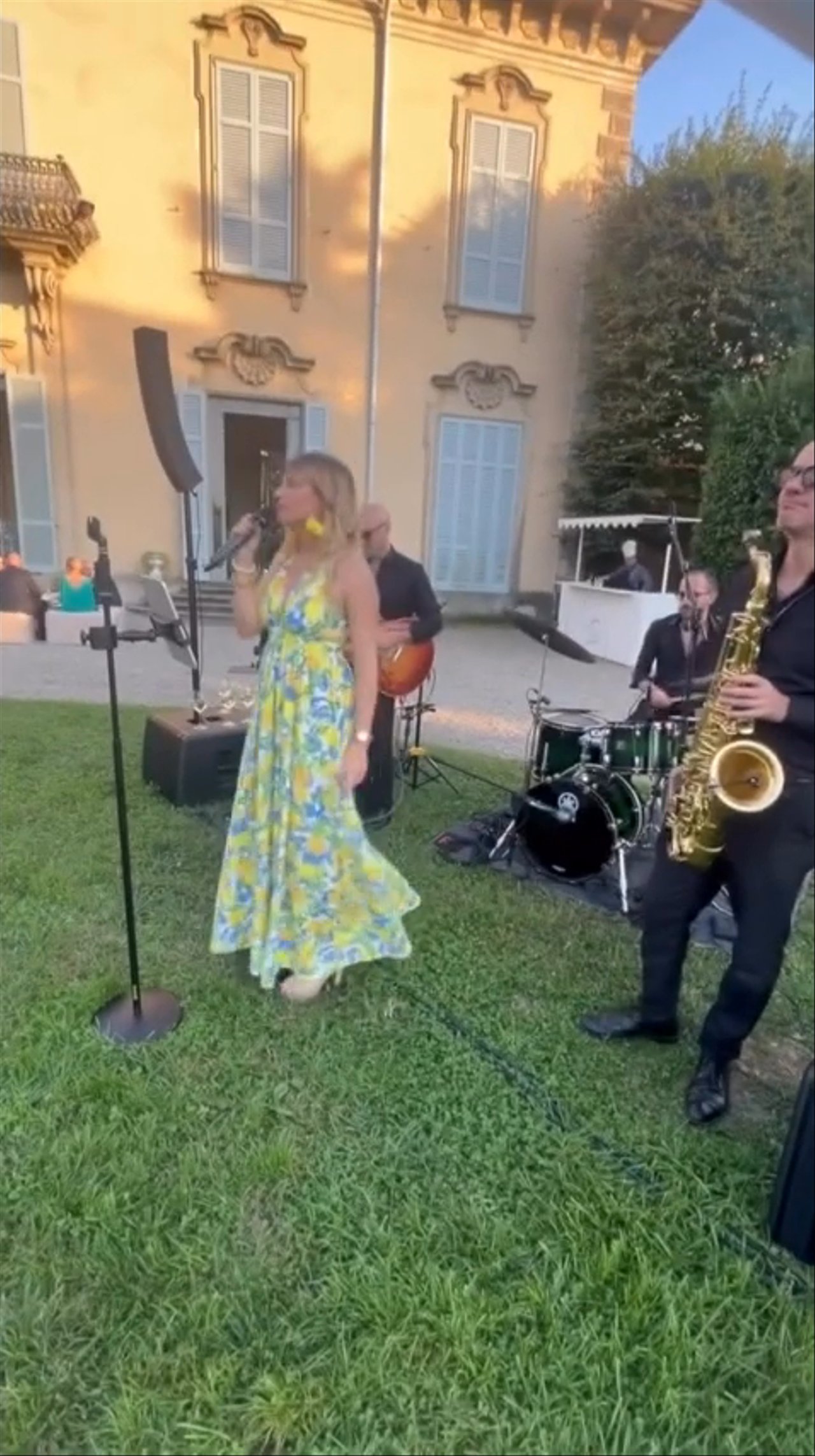 Tania Sings - Jazz Band - video 5