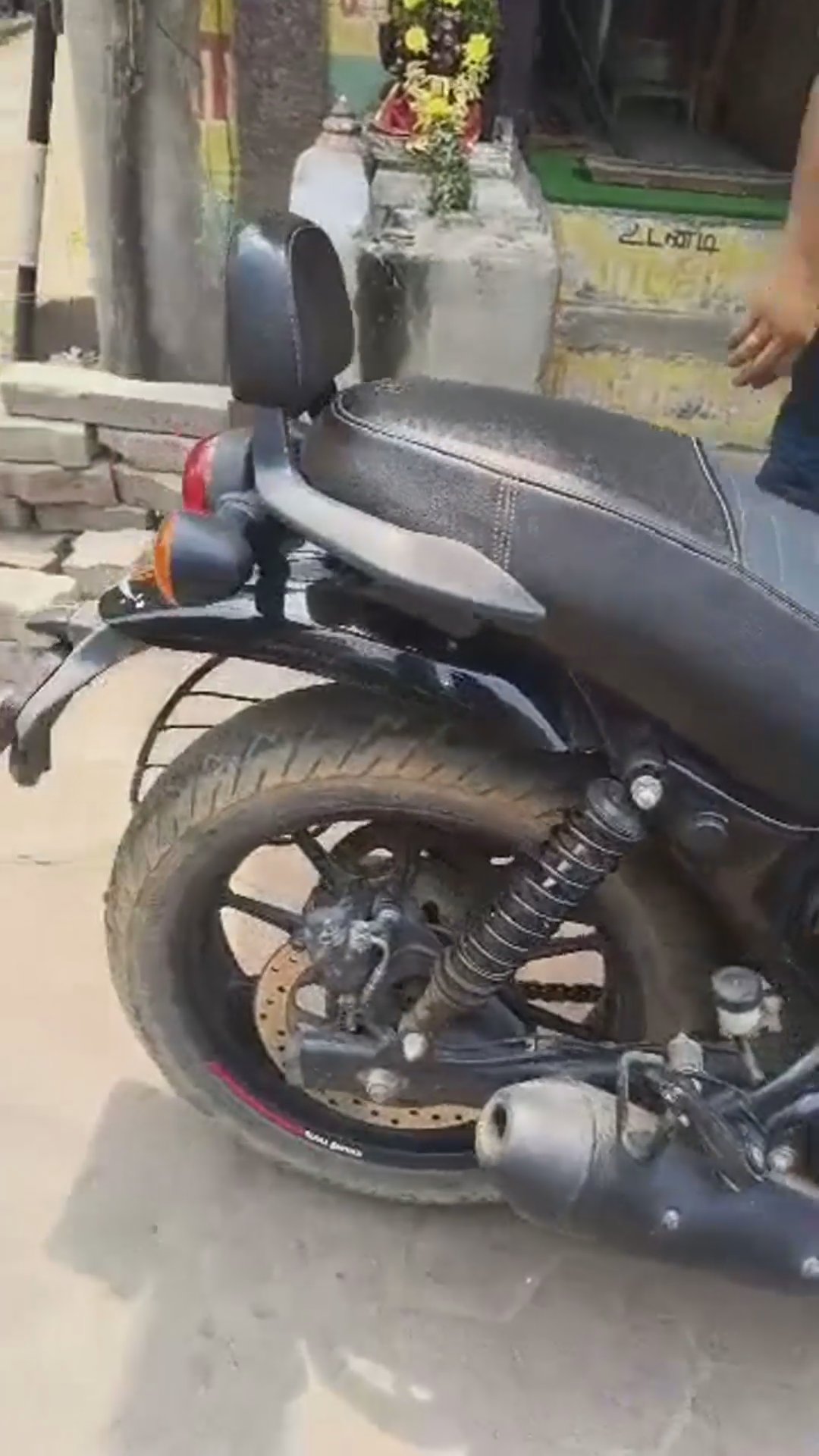 Walk-around video thumbnail