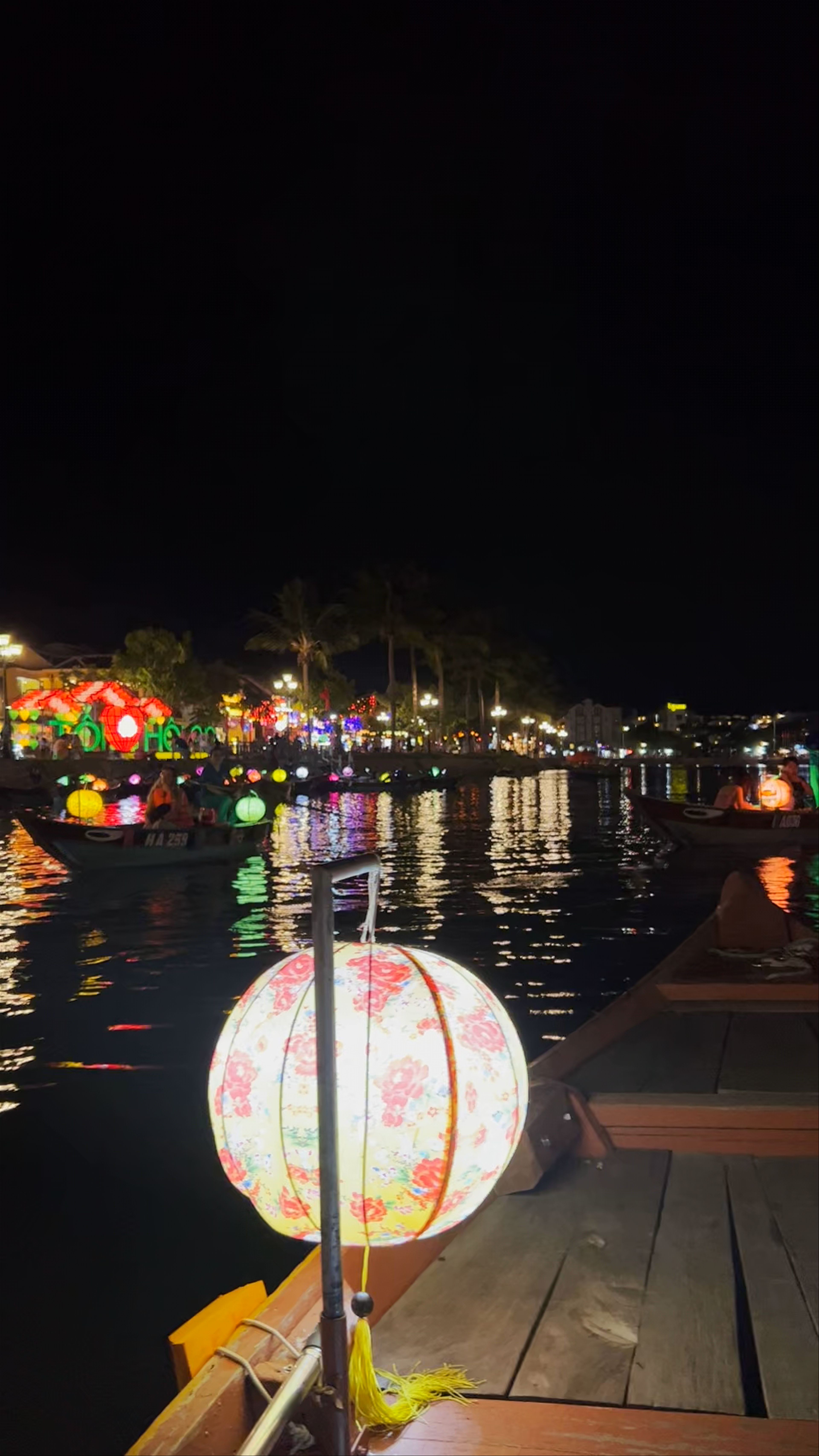Hoi An Lantern Boat Tour at Night – Magical Floating Lanterns in Vietnam
