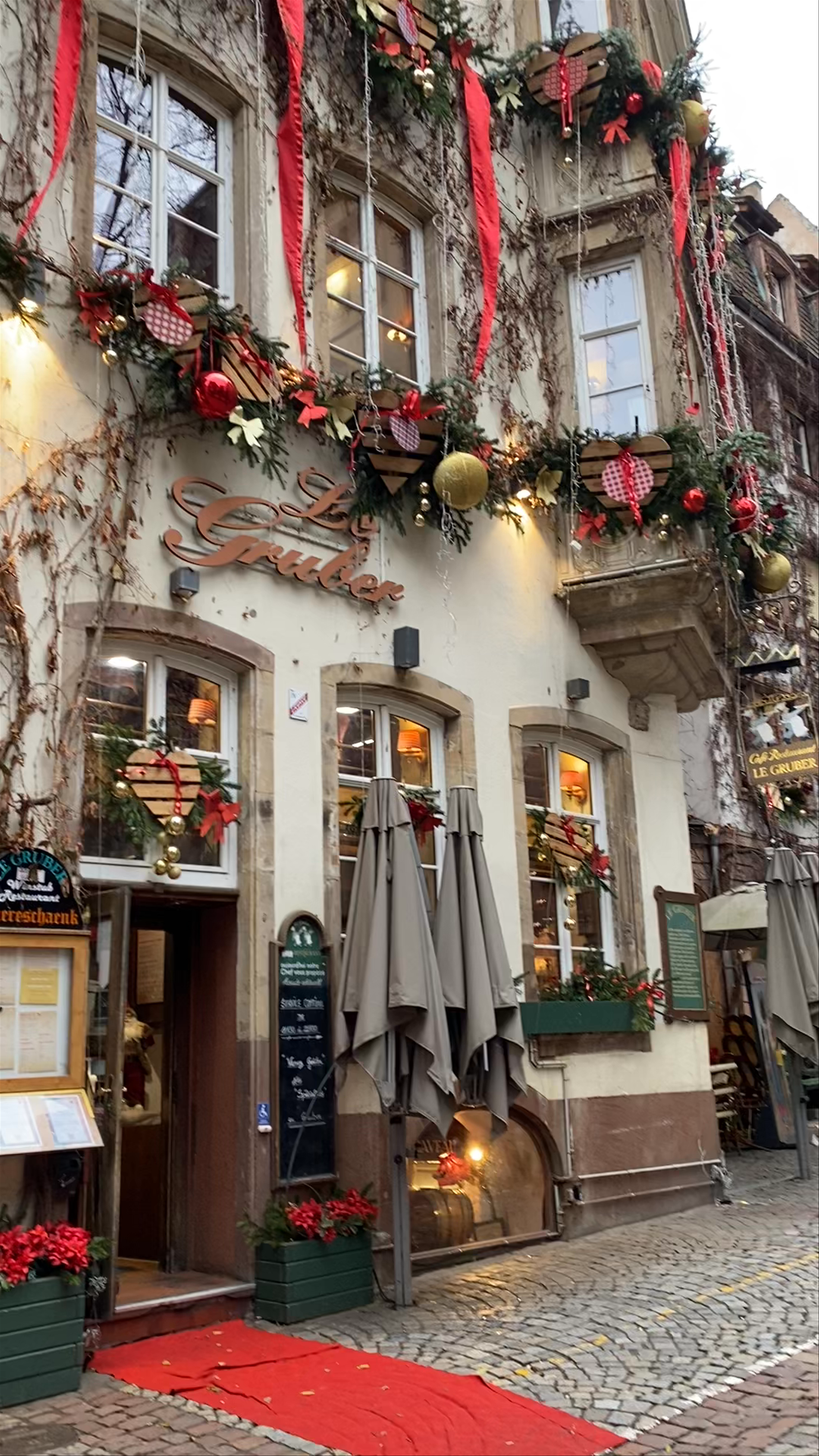 Christmas Magic in Strasbourg: Festive Street Decorations and Cozy Cafés