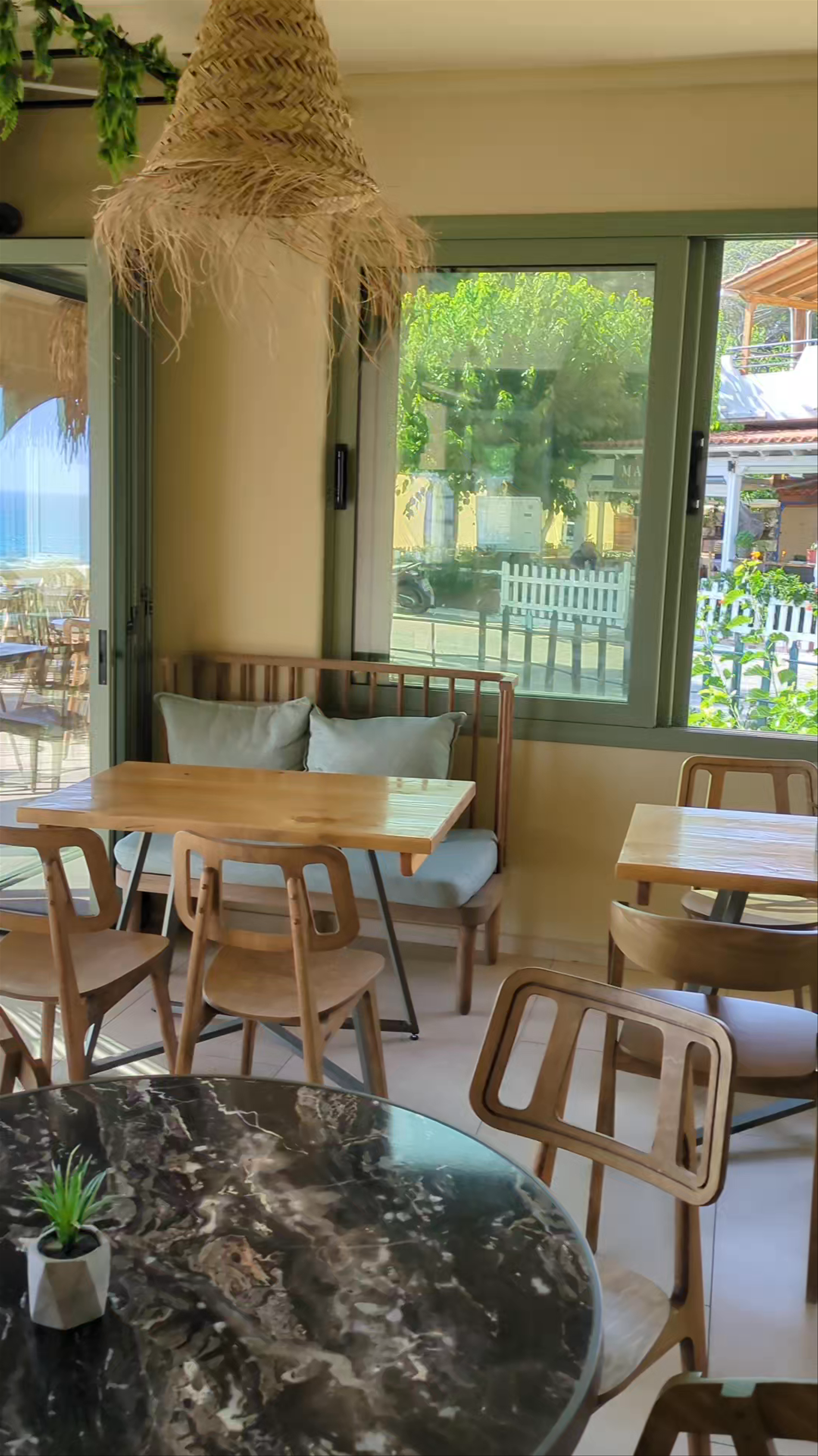 Cozy Coastal Café Vibes in Gialiskari, Ikaria
