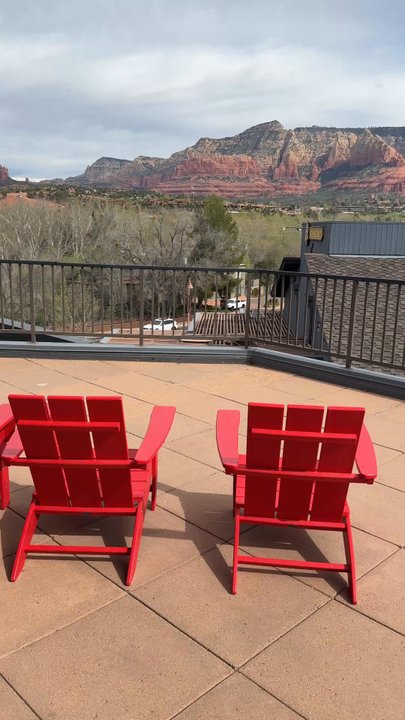 Hillside Sedona - Side patio & chill - Shopping Centers Near Me - Sedona, Arizona