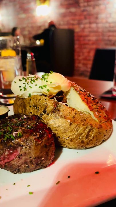 Alexander Pierce Restaurant - American Near Me - Akron, Ohio