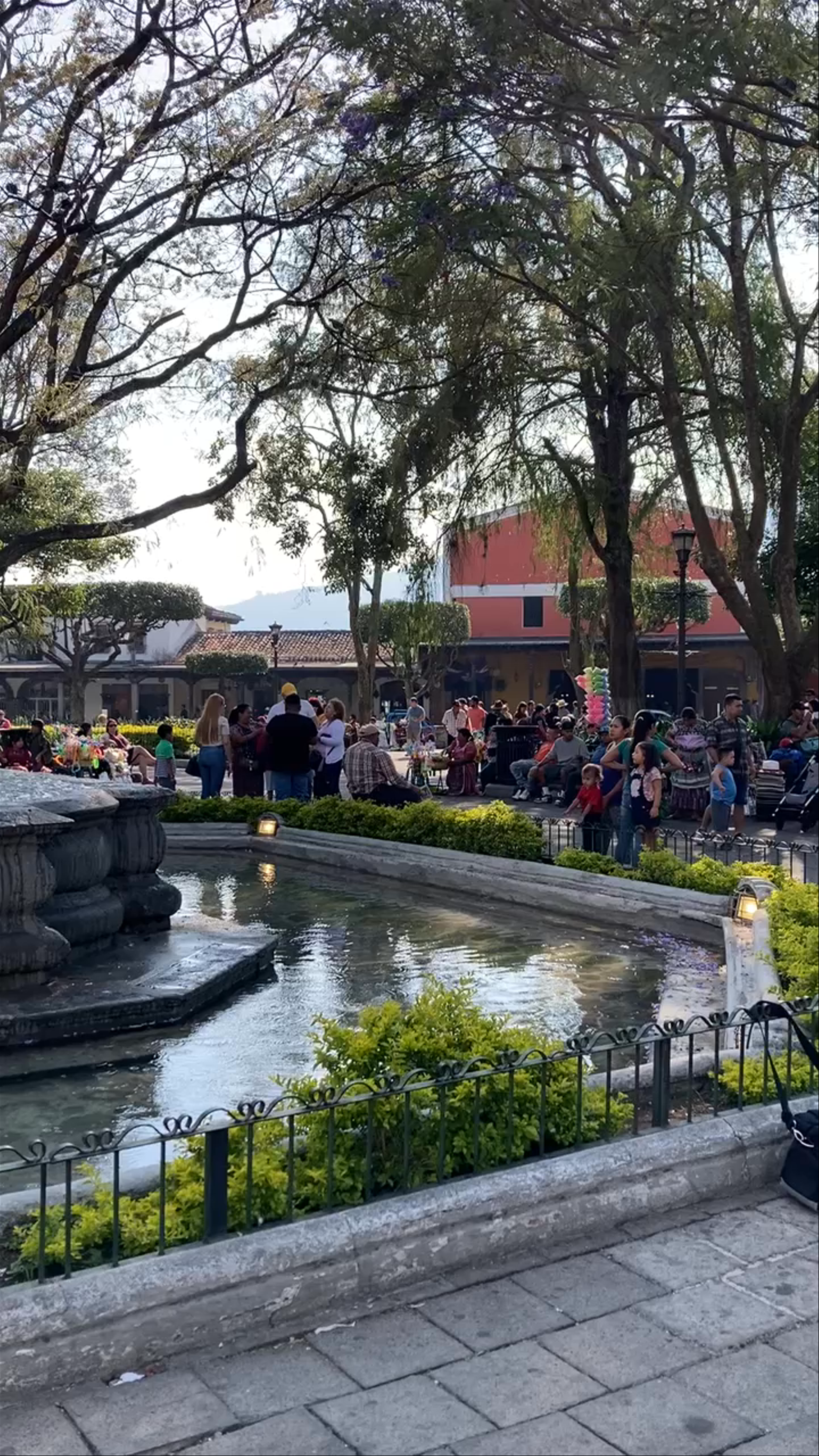 Parque Central de Antigua Guatemala – Heart of Colonial Charm and Community