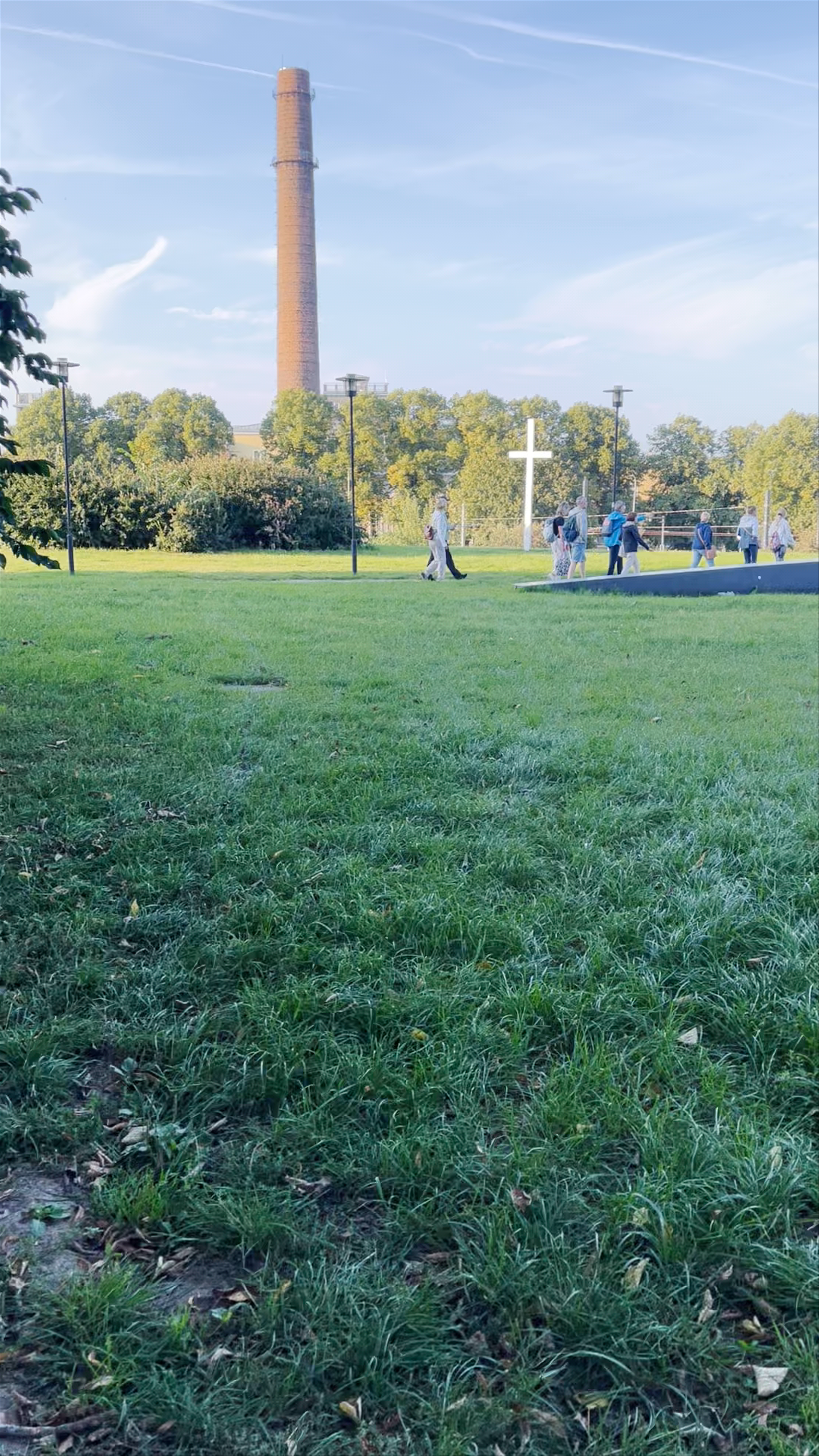 "The Broken Line" monument