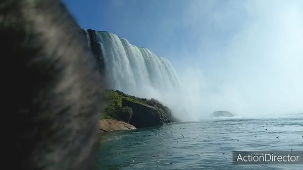 Photo of Niagra through my le