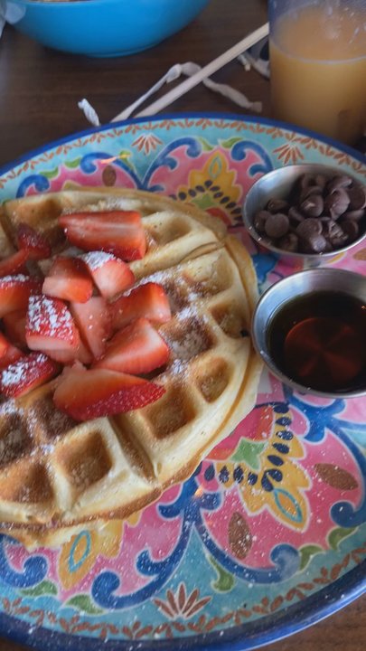 Mel's Tiki Cafe - Waffles & salmon poke bowl - Breakfast & Brunch Near Me - Indialantic, Florida