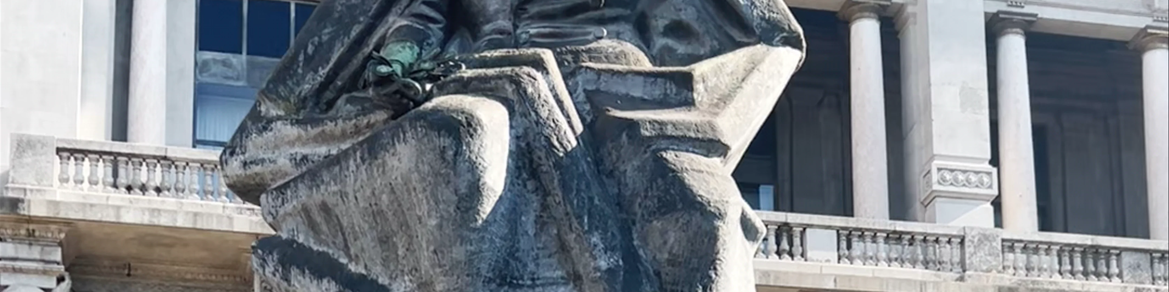 Monumento a Almeida Garrett