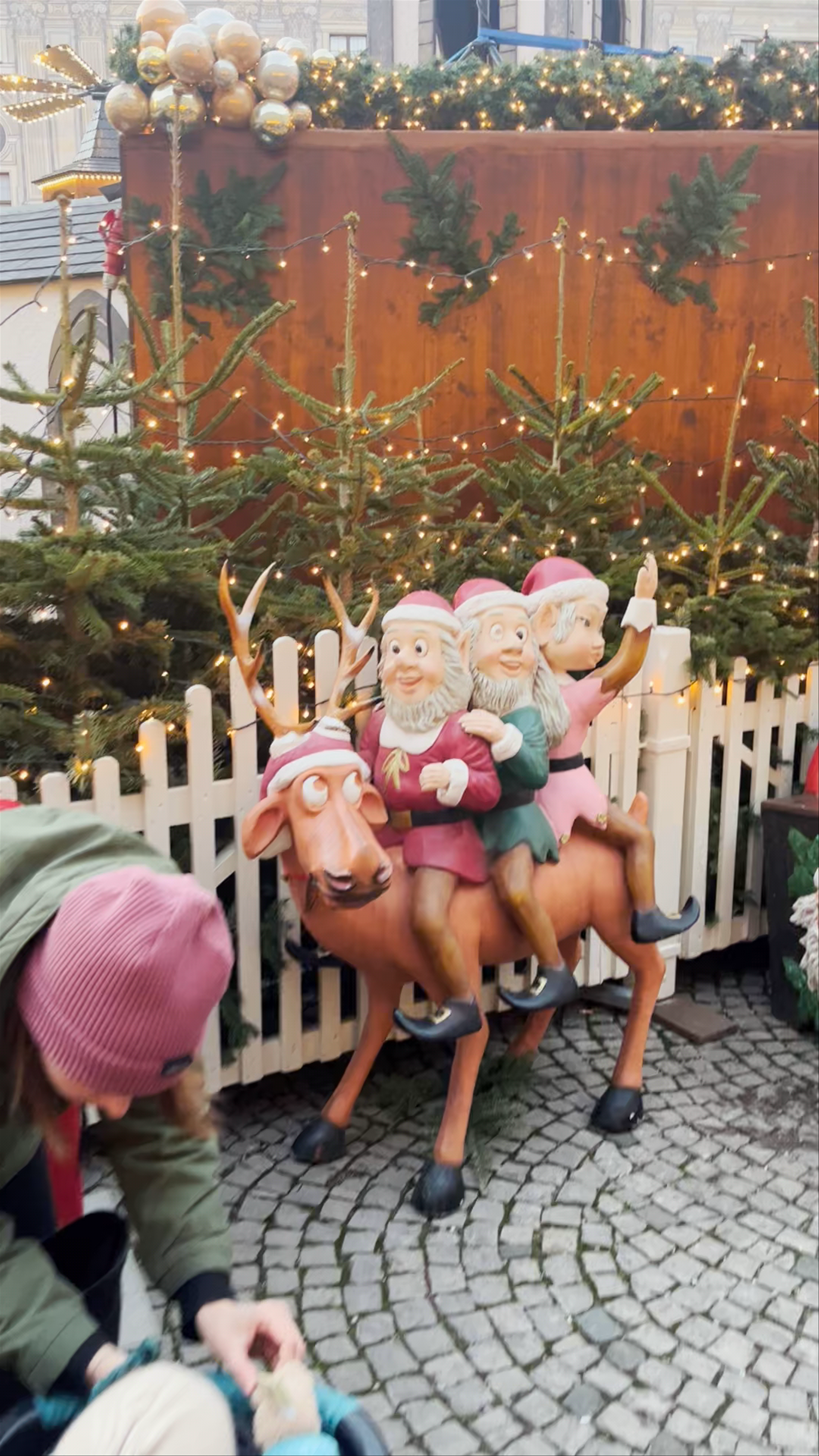 Magical Christmas Market Moments at Apothekenhof, Munich