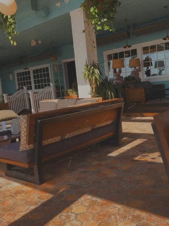 The Bungalow Long Beach - Lounges Near Me - Long Beach, California