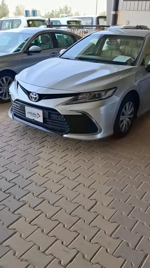 تويوتا كامري LE 2024