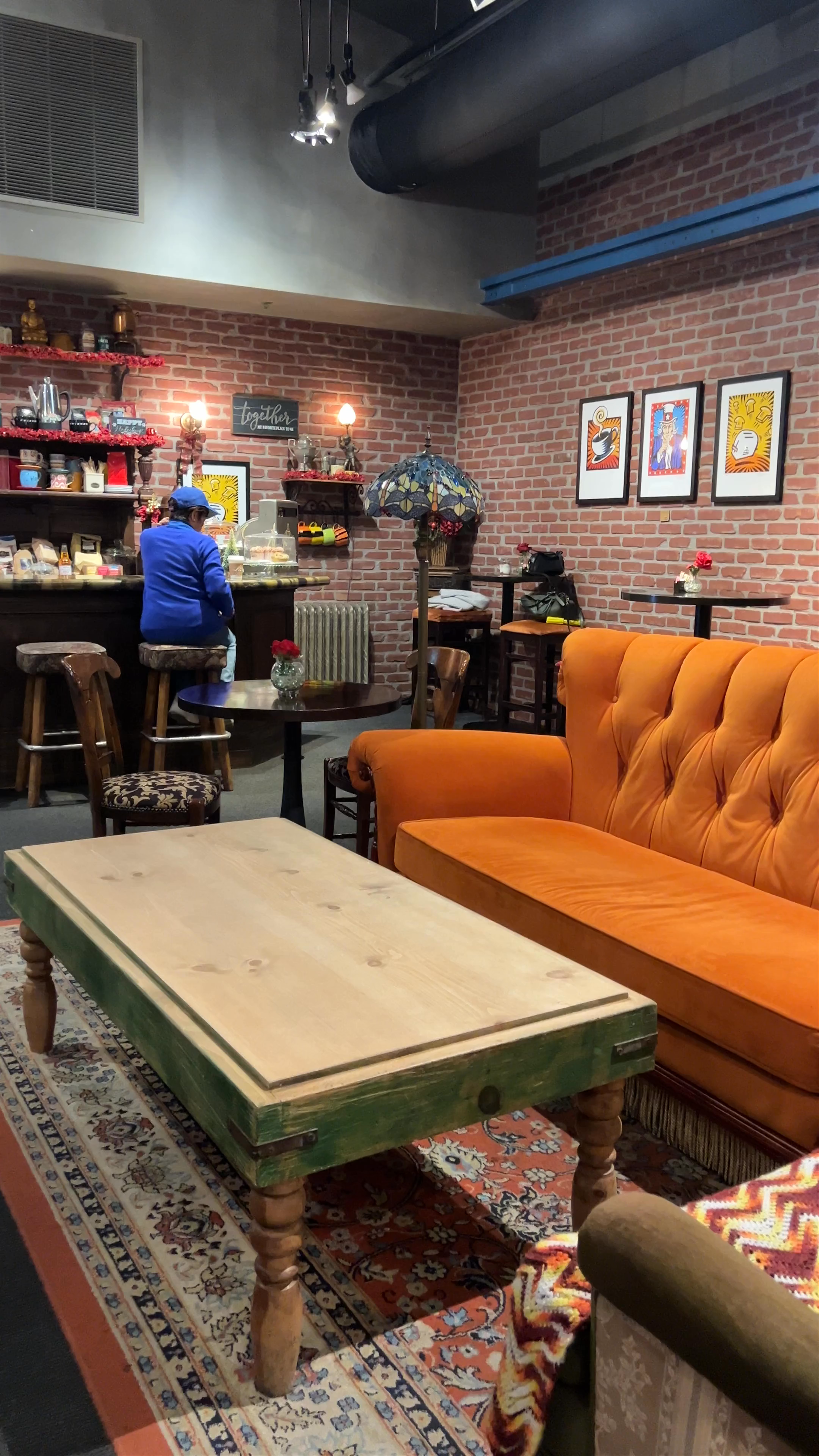 Central Perk Cafe Vibes: Cozy Hangout in Burbank, California