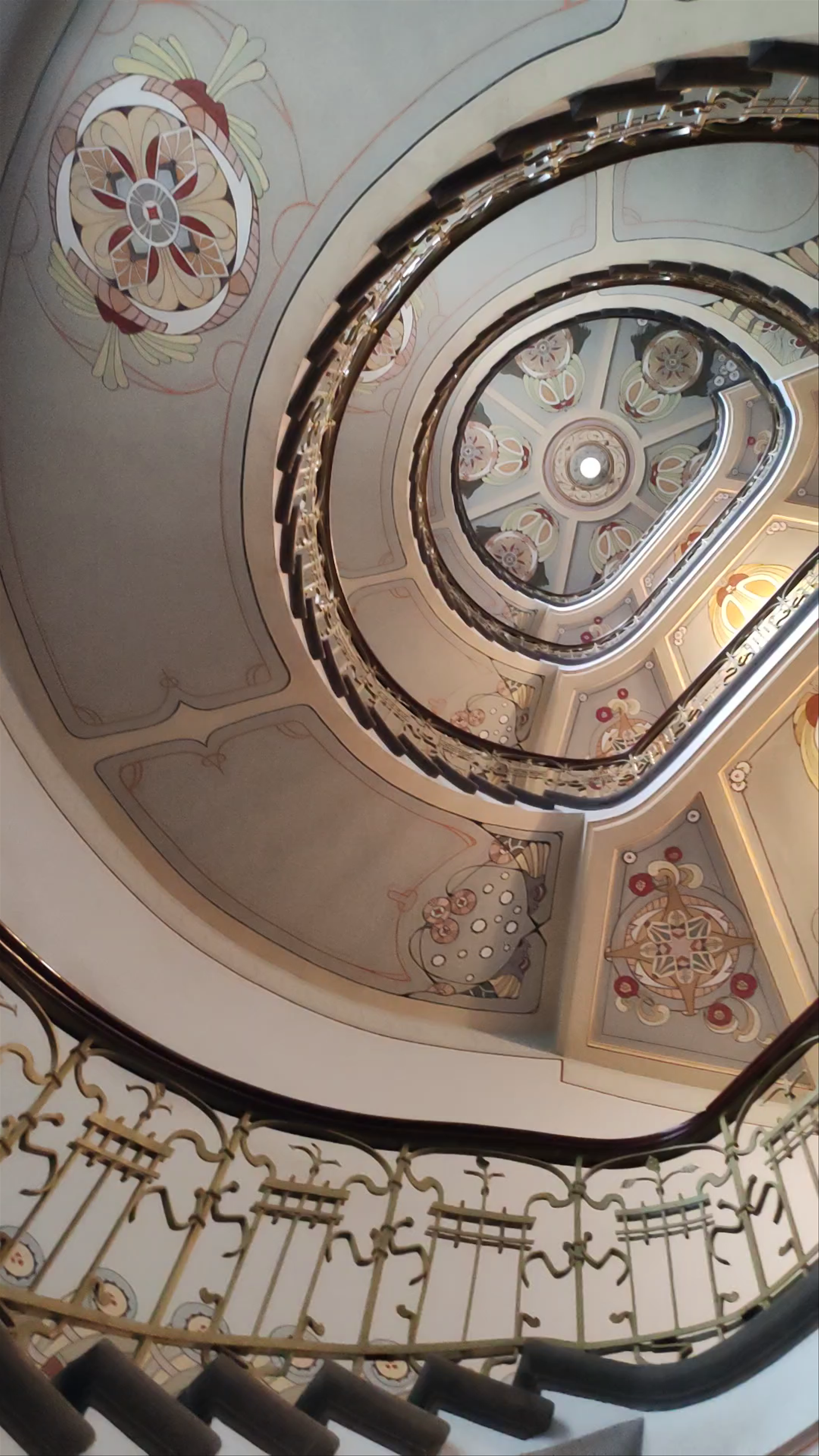 Musée de l'Art Nouveau de Riga: A Captivating Spiral Staircase