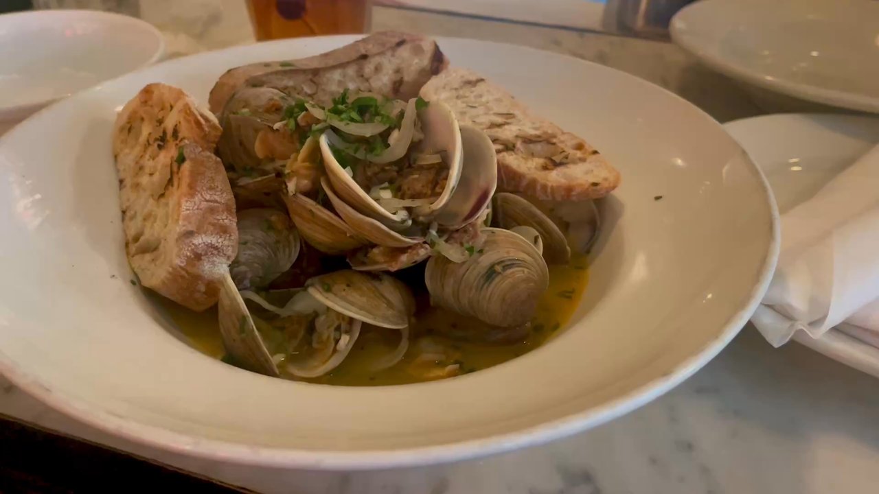 Hullabaloo - In-Action Steamed Little Neck Clams Full Order - Gastropubs Near Me - West Palm Beach, Florida