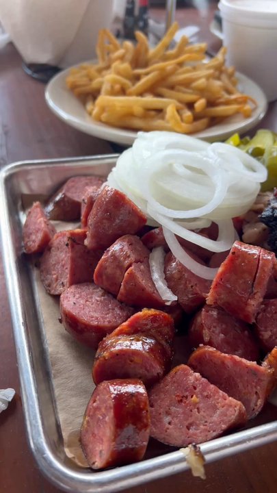 Smolik's Smokehouse - Barbeque Near Me - Mathis, Texas