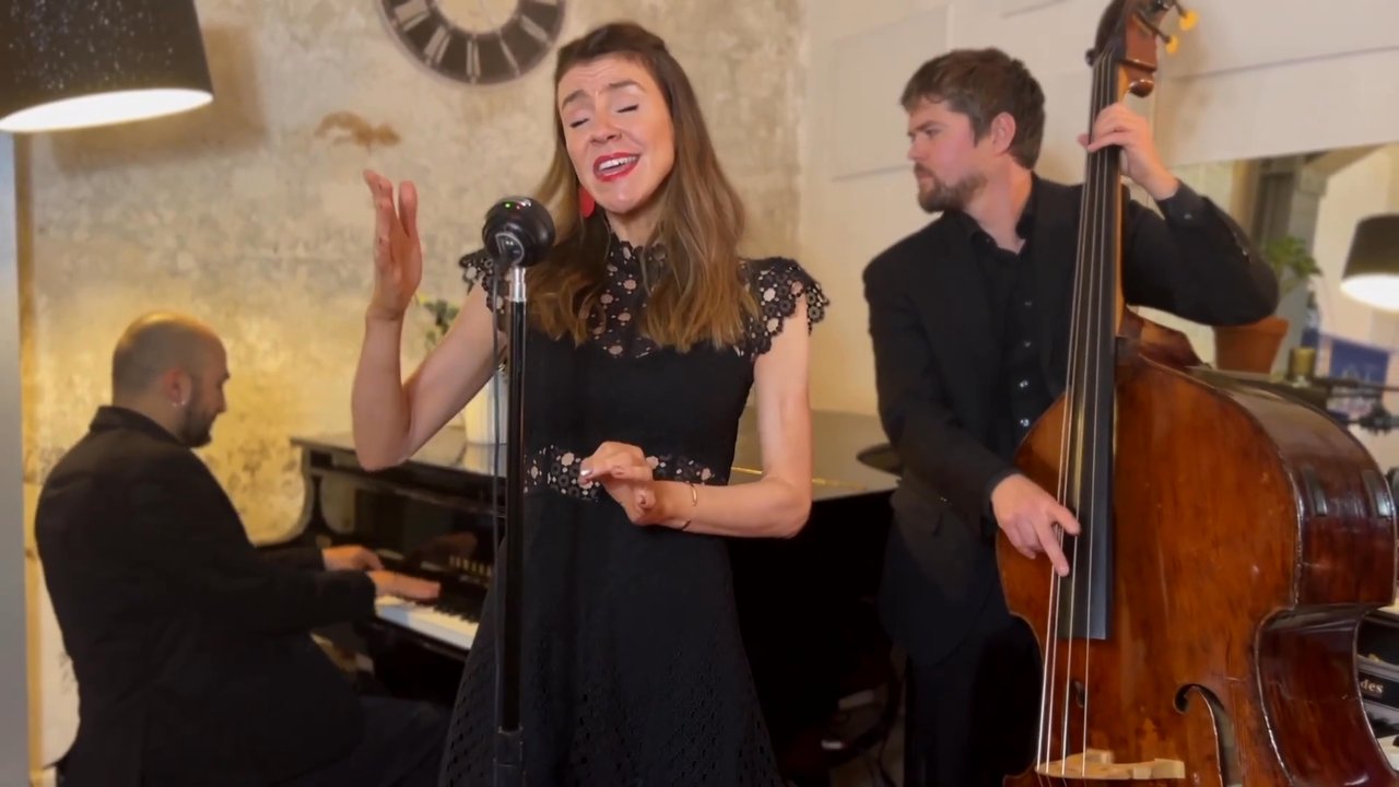 Silver Moon Jazz Band - Alternative Singer - video