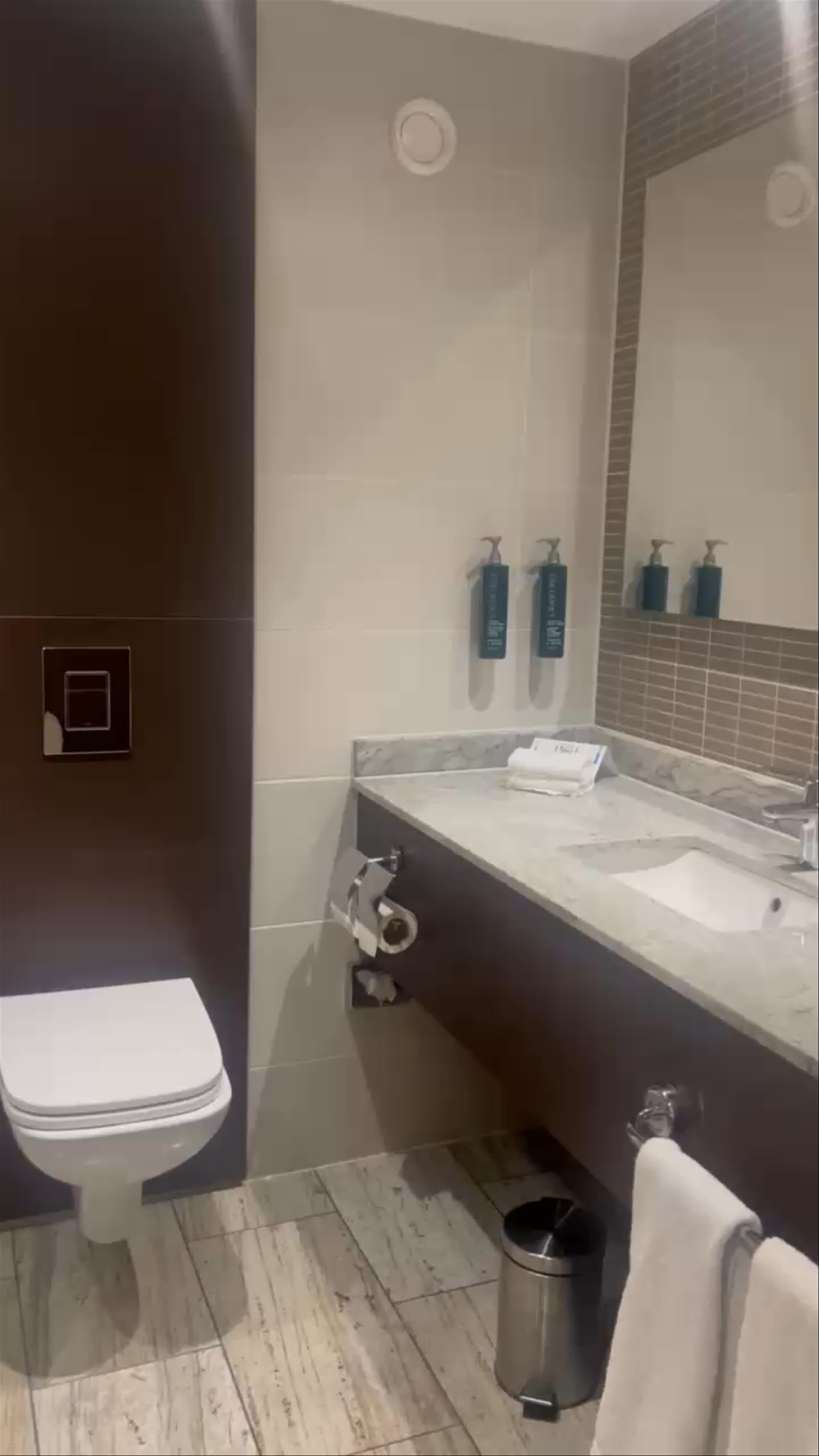 Hilton London Gatwick Airport: Comfortable Business Stay