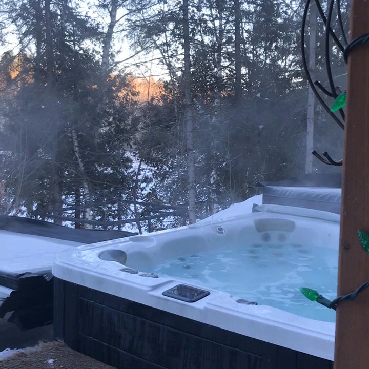 Spa le Geyser - Winter view of spa area - Day Spas Near Me - Labelle, Quebec