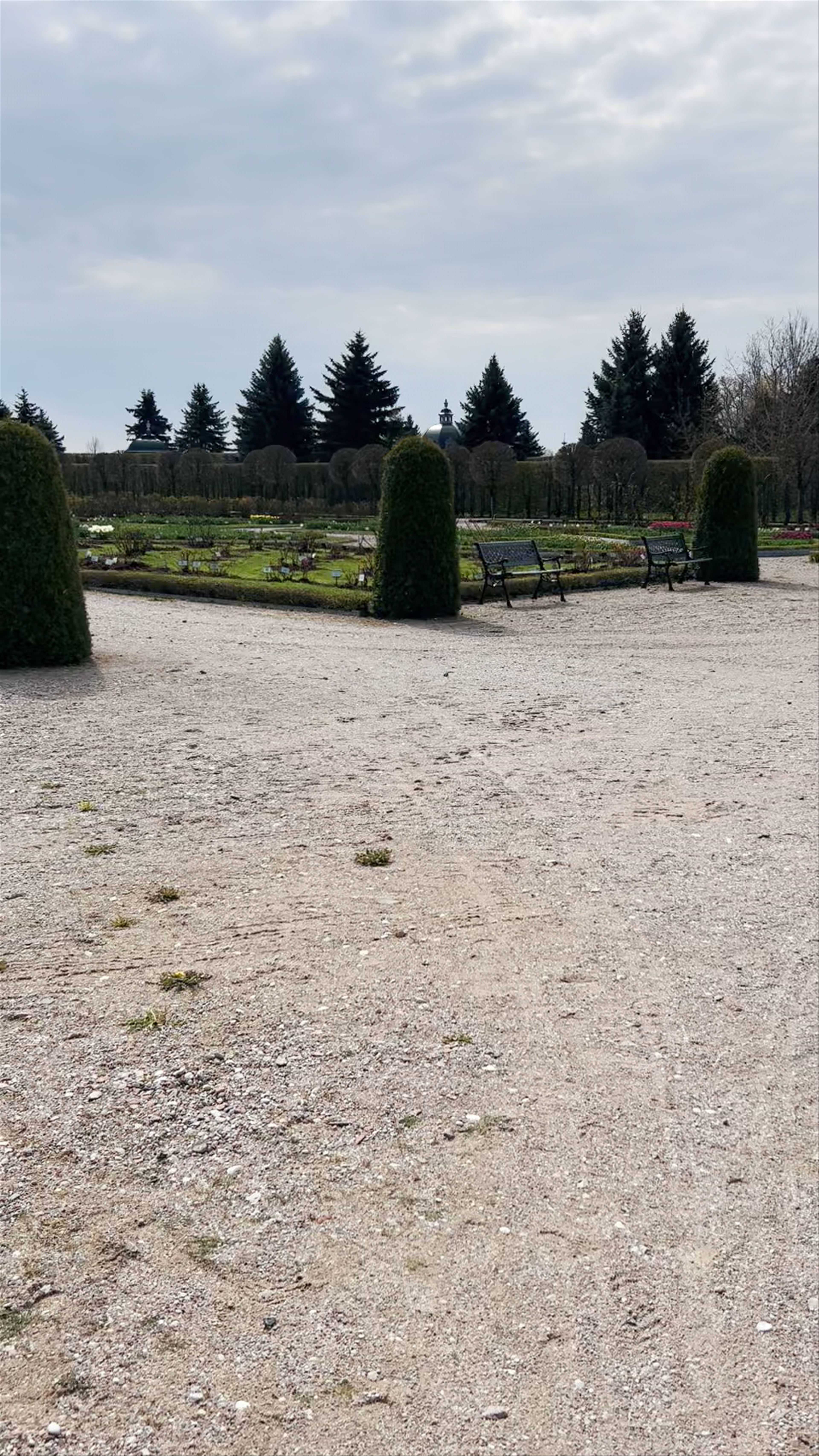 Rundāle Palace Museum: Serene Gardens of Latvian Baroque Splendor