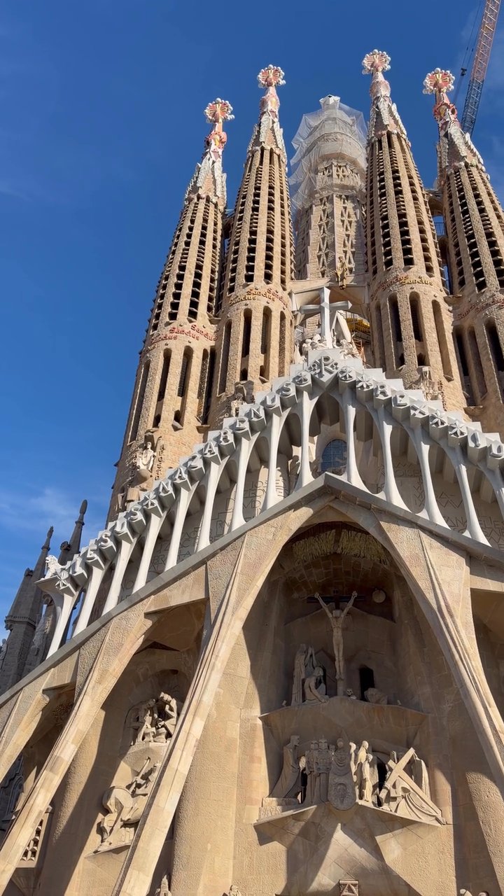 one day 🥹
📍 Barcelona
🎥 Stephan Leuzinger · Pexels
#travel #europe #eurotrip #wanderlust #vacation