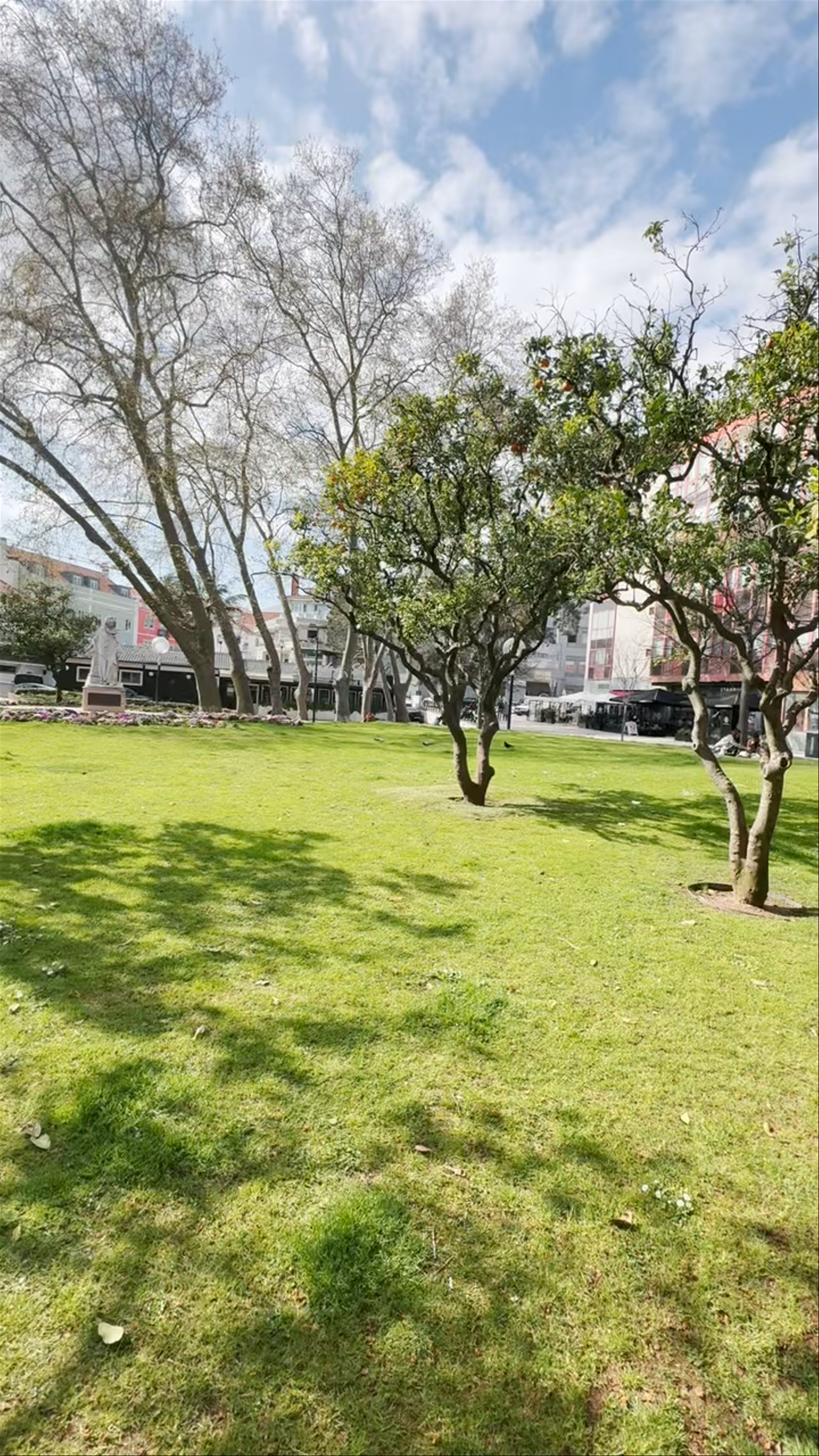 Fonte Filipina: Serene Urban Green Space in Cascais, Portugal