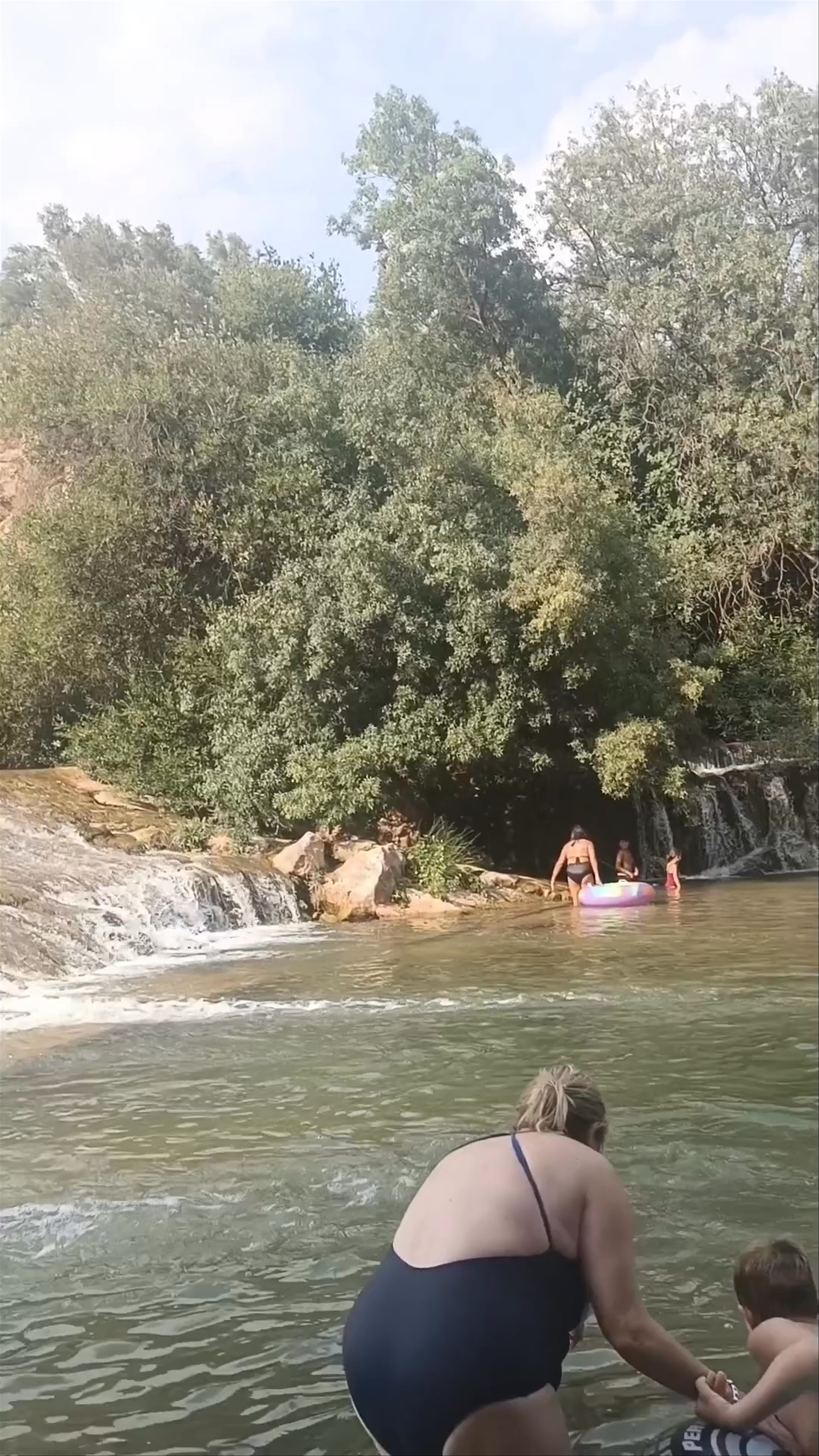 La Presa Bermeja: Refreshing Natural Swimming Spot in Spain