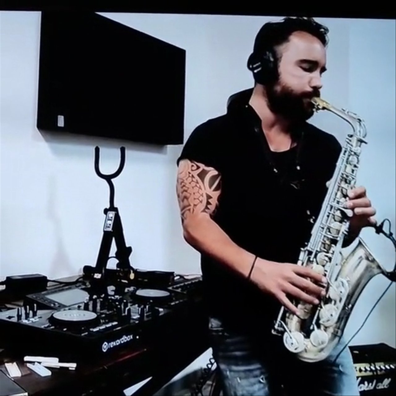 The Milan Saxophonist - Sample - video